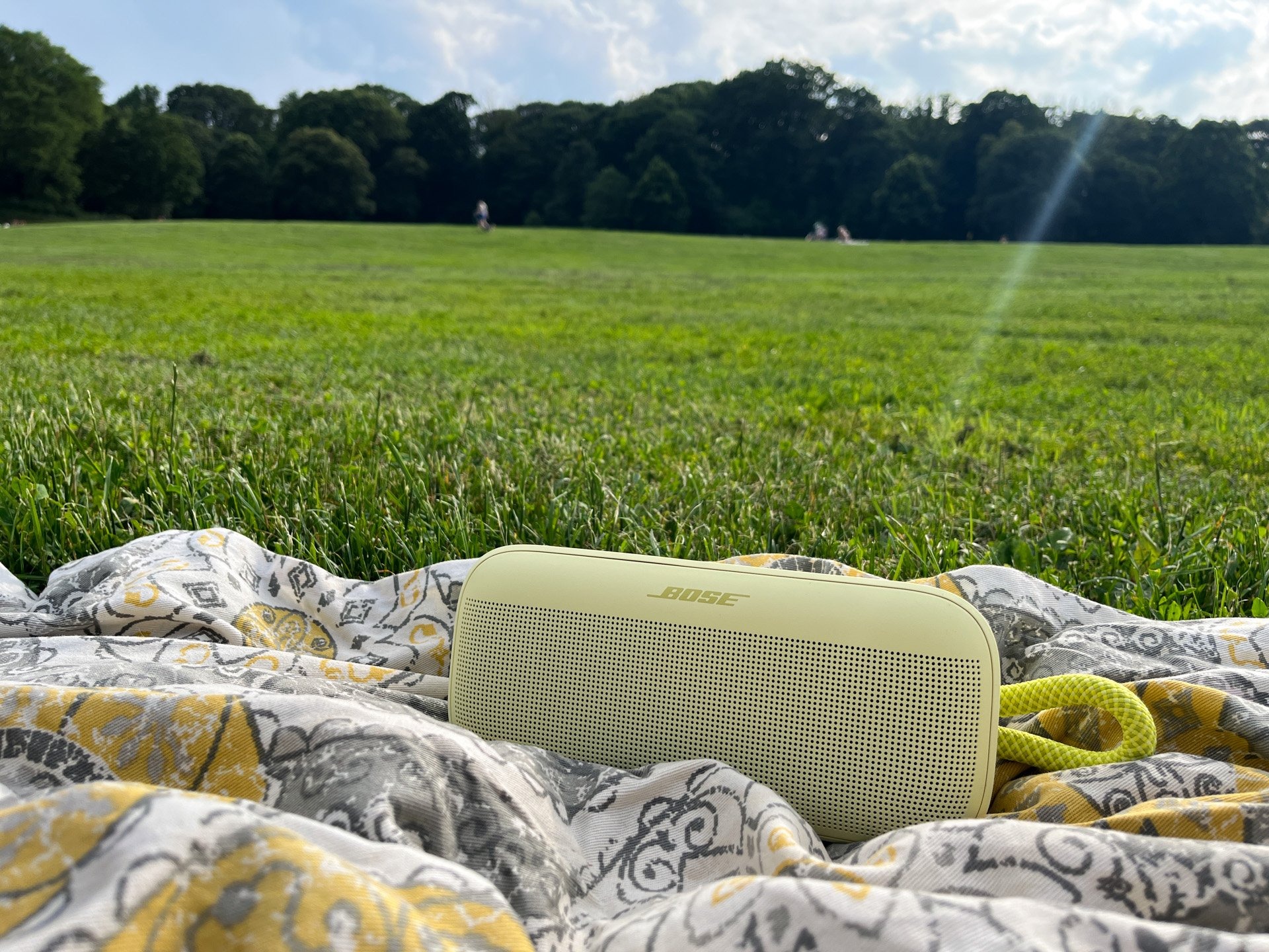 夏がきた、外で音楽！ 「Bose SoundLink Plus」で低音ドゥンドゥン