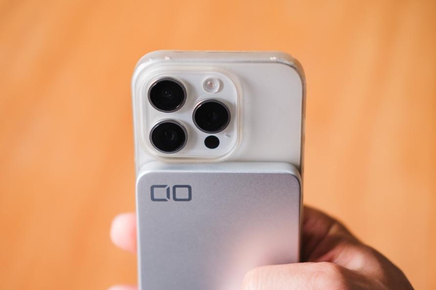 CIOの「スリムすぎるモバイルバッテリー」。日常使いにここまで