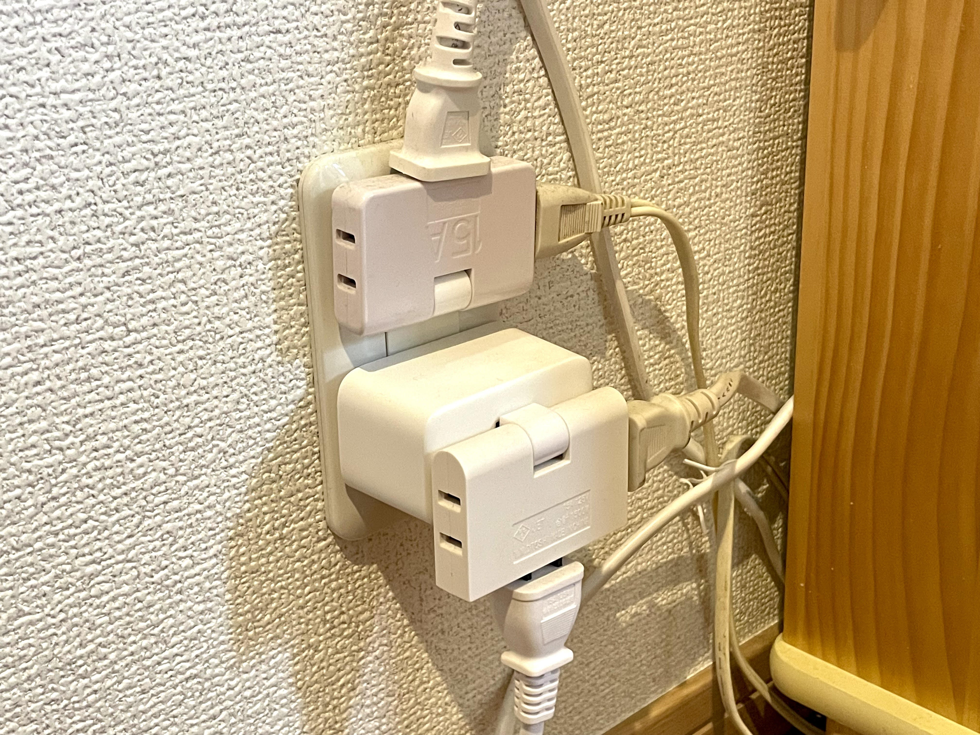 コンセントだけで家電をオンオフ。1週間で28通りのタイマー設定が