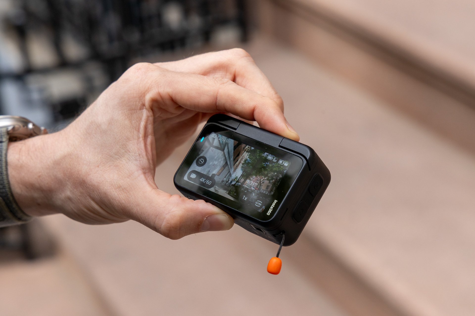 マグネットで無限の可能性。最新アクションカメラ「Insta360 Go Ultra 