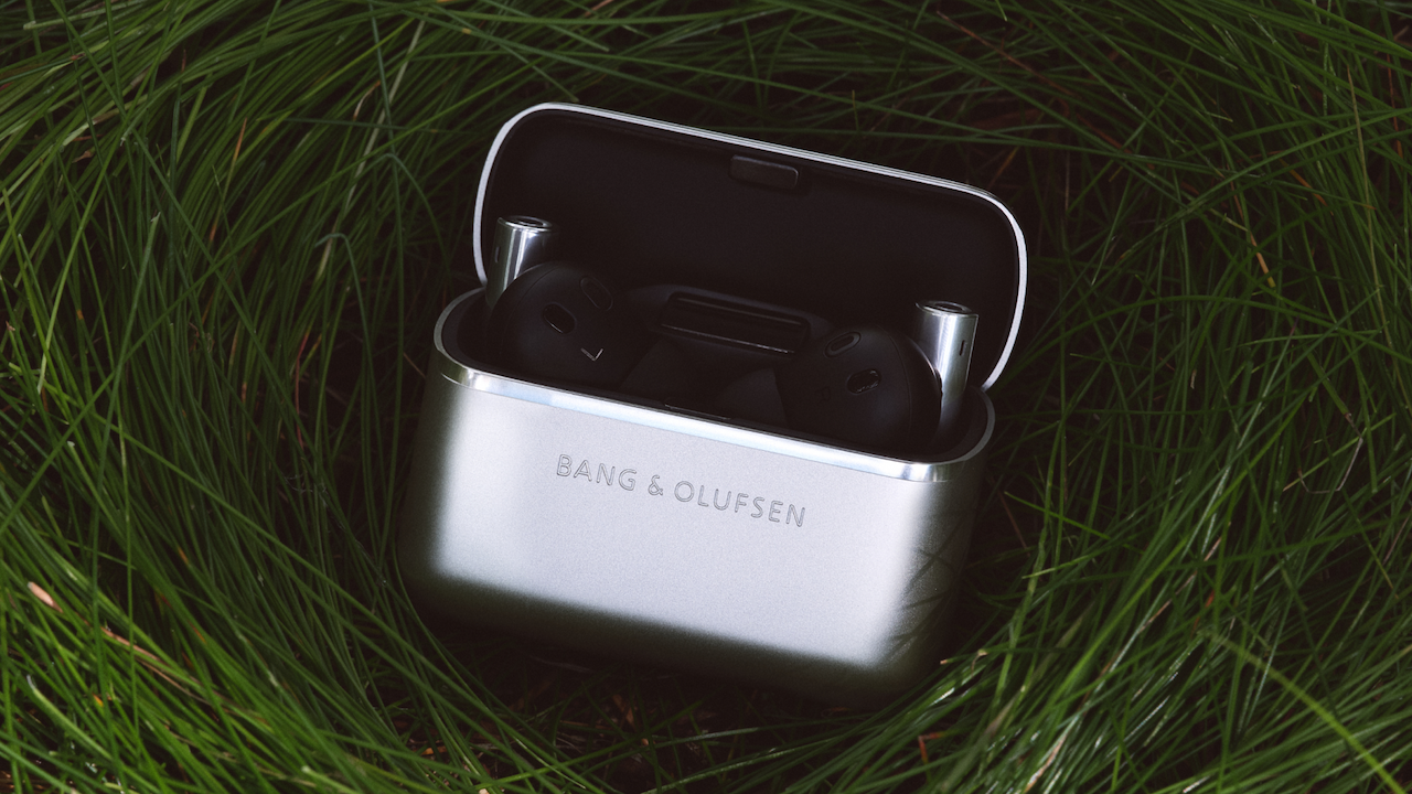 18万円の美学。肌に触れて操作するBang & Olufsenの新感覚ワイヤレス