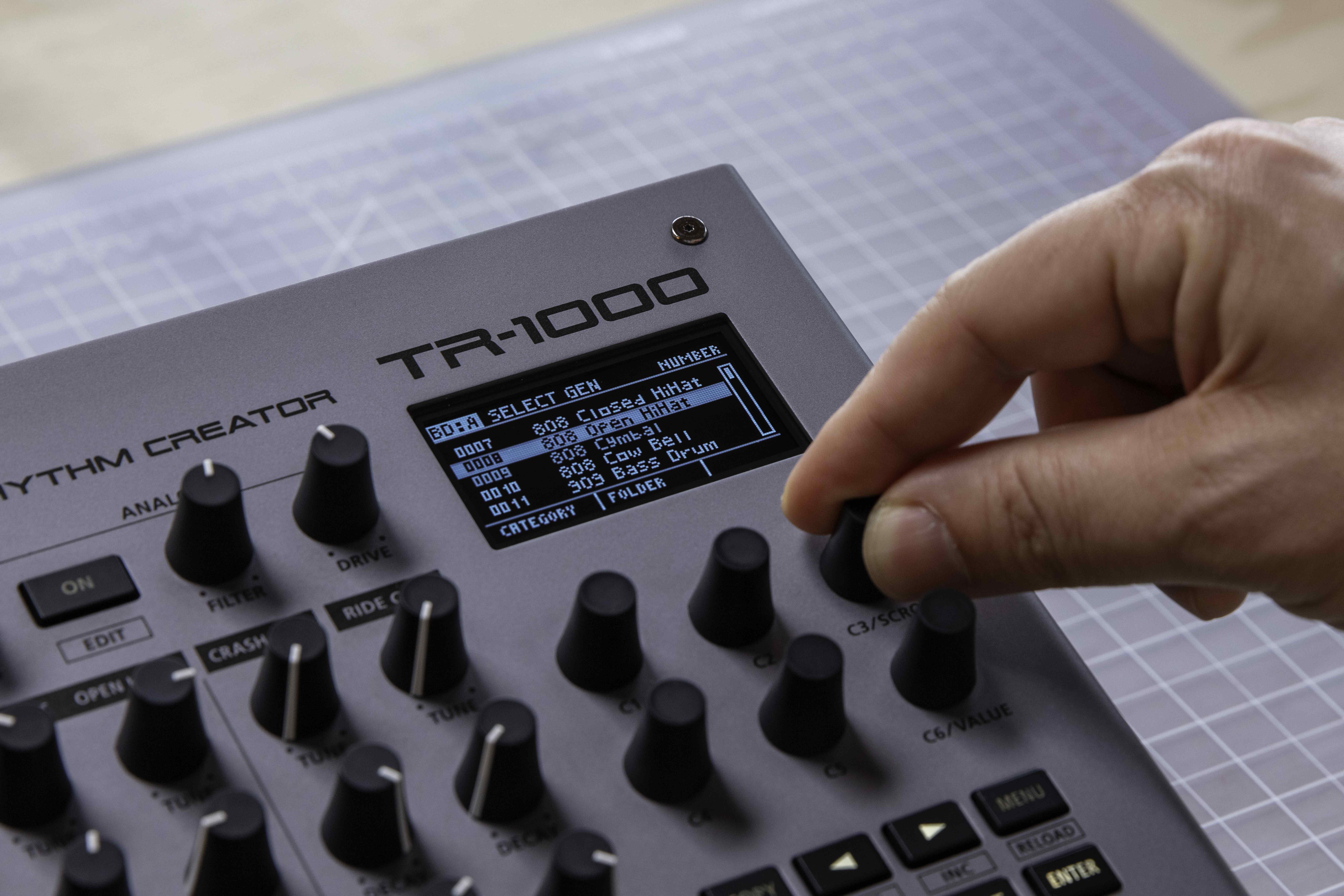 Rolandの伝説が帰ってきた。TR-1000は40年ぶりのアナログリズムマシン 