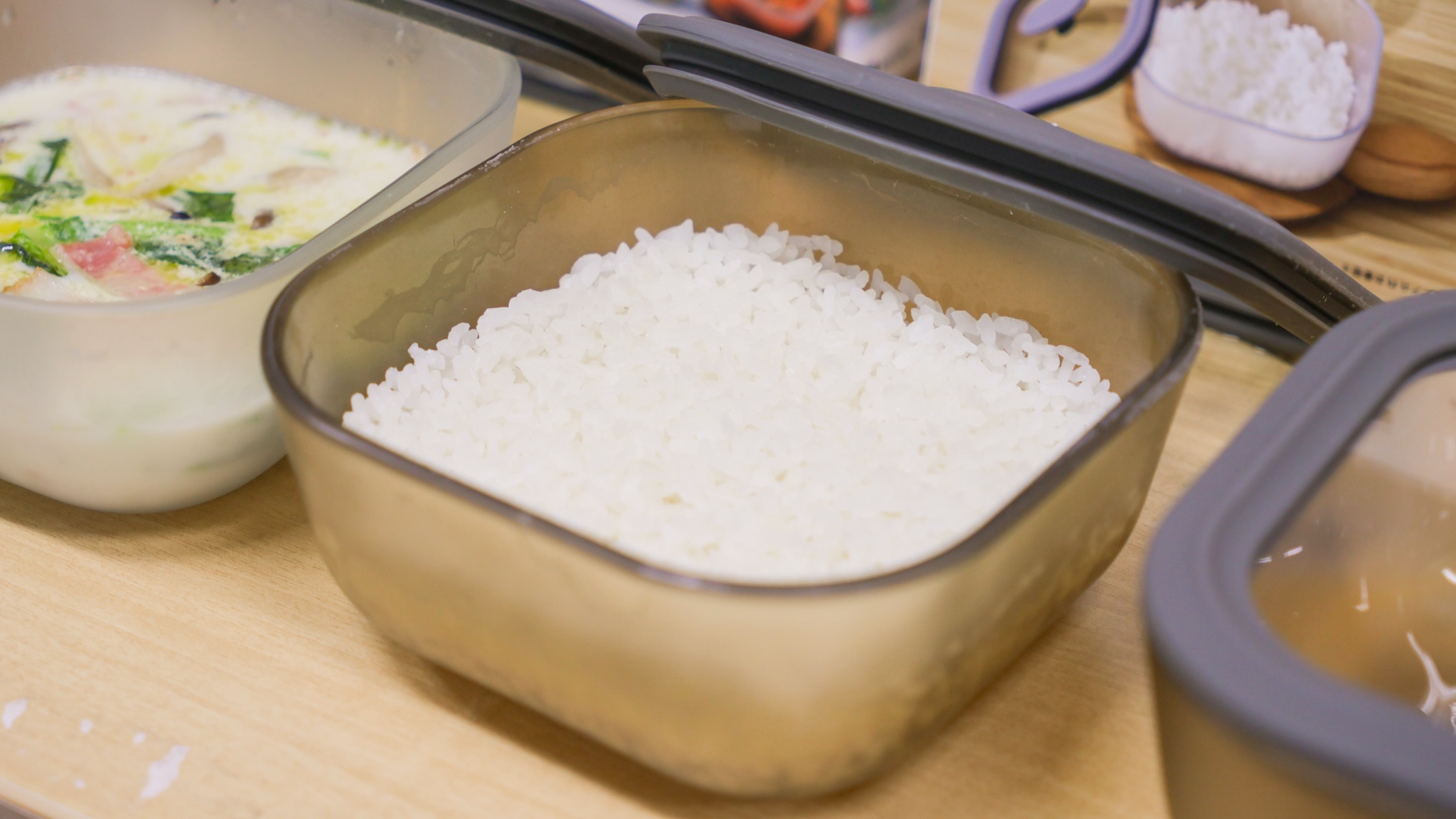 電子レンジ、飯がまなど一括販売 電子レンジで1合分の炊飯も。おかずの調理〜保存まで叶う、ズボラの