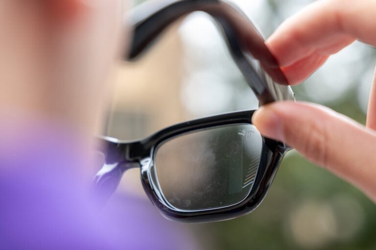 Ray-Ban  スマートグラス 指先の動きで操作できる、Metaの新型AIスマートグラス | ギズモード