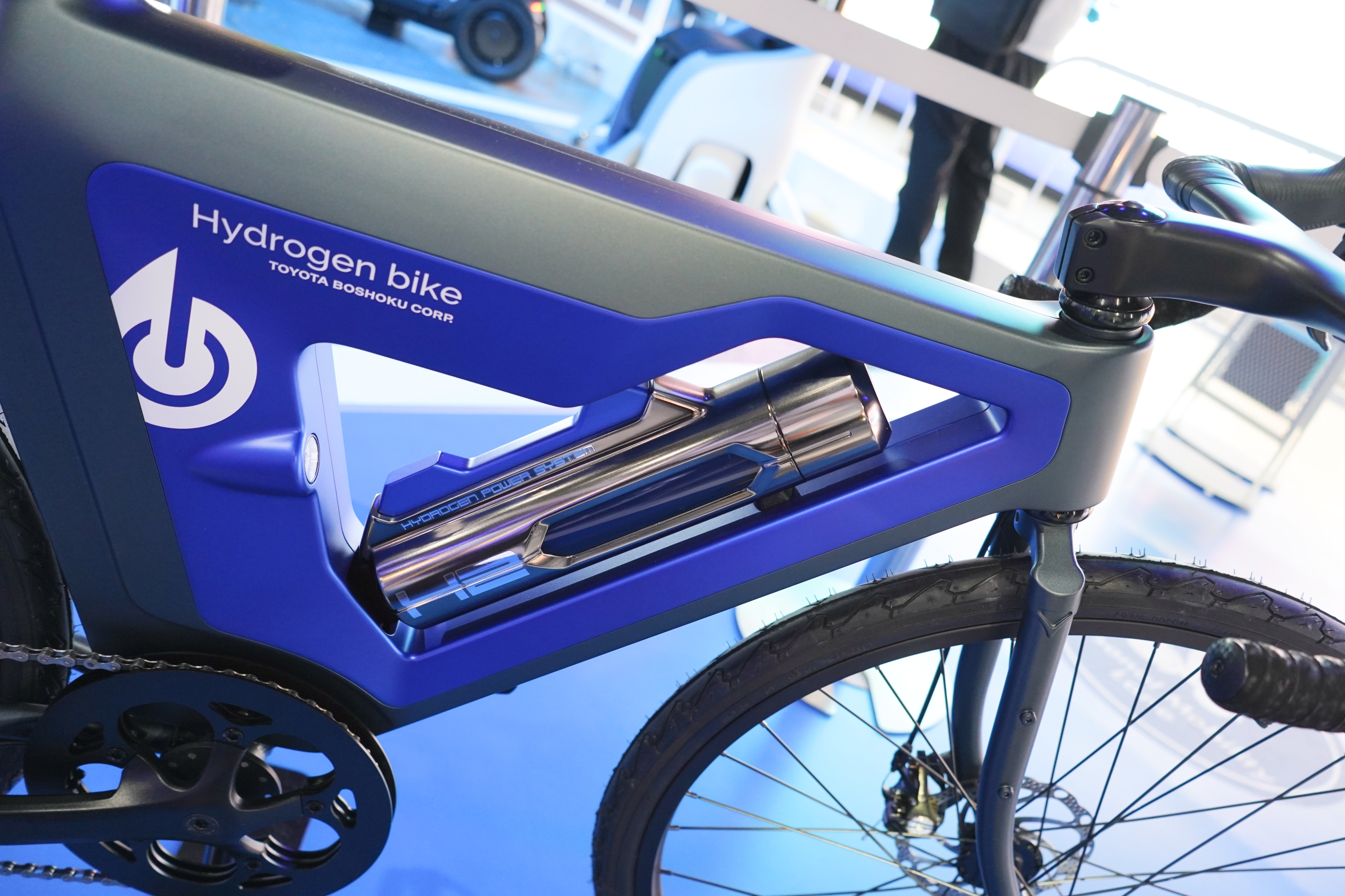 自転車も水素でギュイーン！ これが「水素自転車」だ
