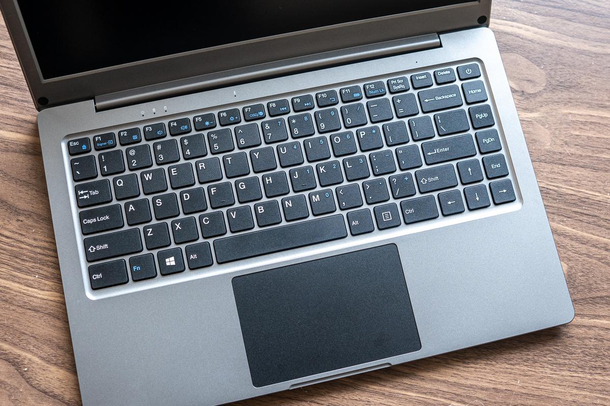 AndroidがノートPCに変身。キーボード一体型モニターって意外と便利
