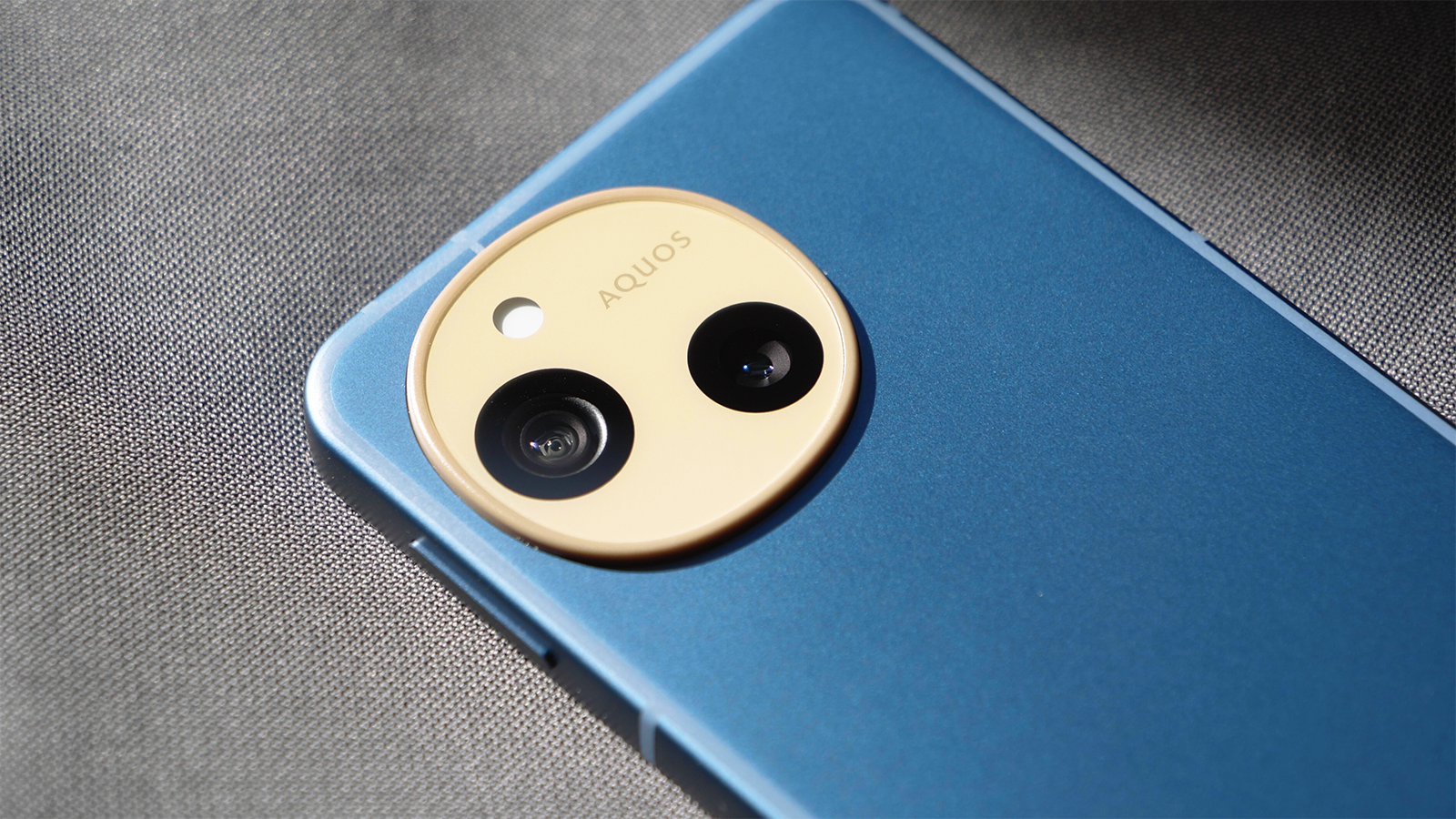 スマホで誰もが一度は感じていたストレス。「AQUOS sense10」がまるっ