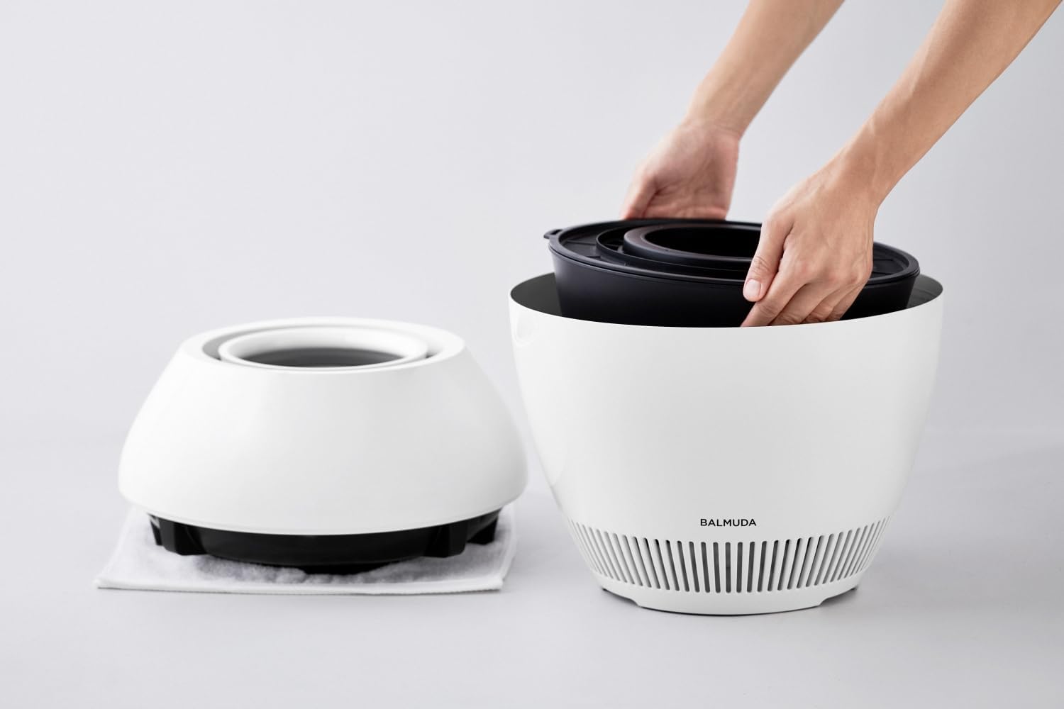 意外と知らないバルミューダの加湿器。タンクを運ばず「上から給水
