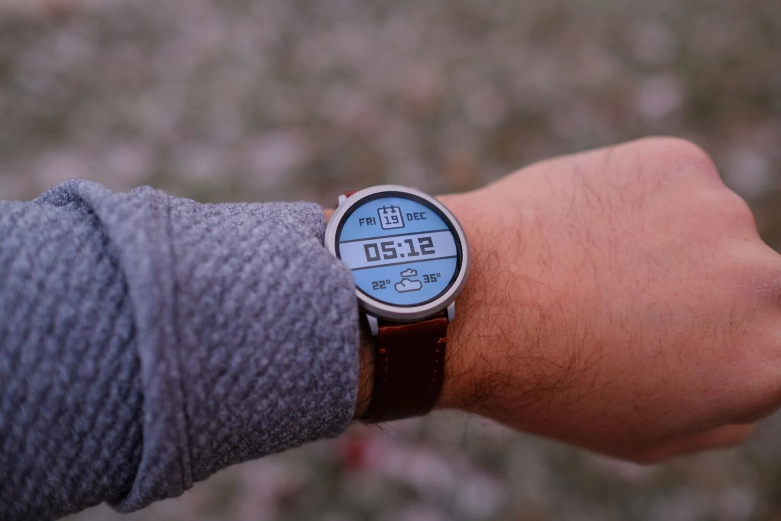 復活のスマートウォッチ「Pebble」新作、電子ペーパーディスプレイが