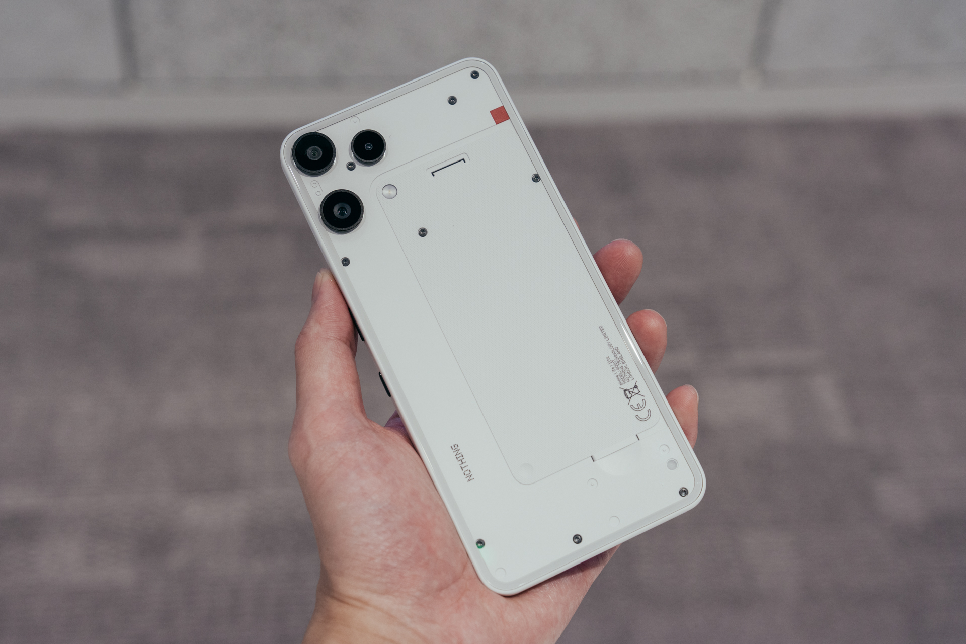 4万円台でここまでやる？ Nothingから透明スマホ「Phone (3a) Lite 