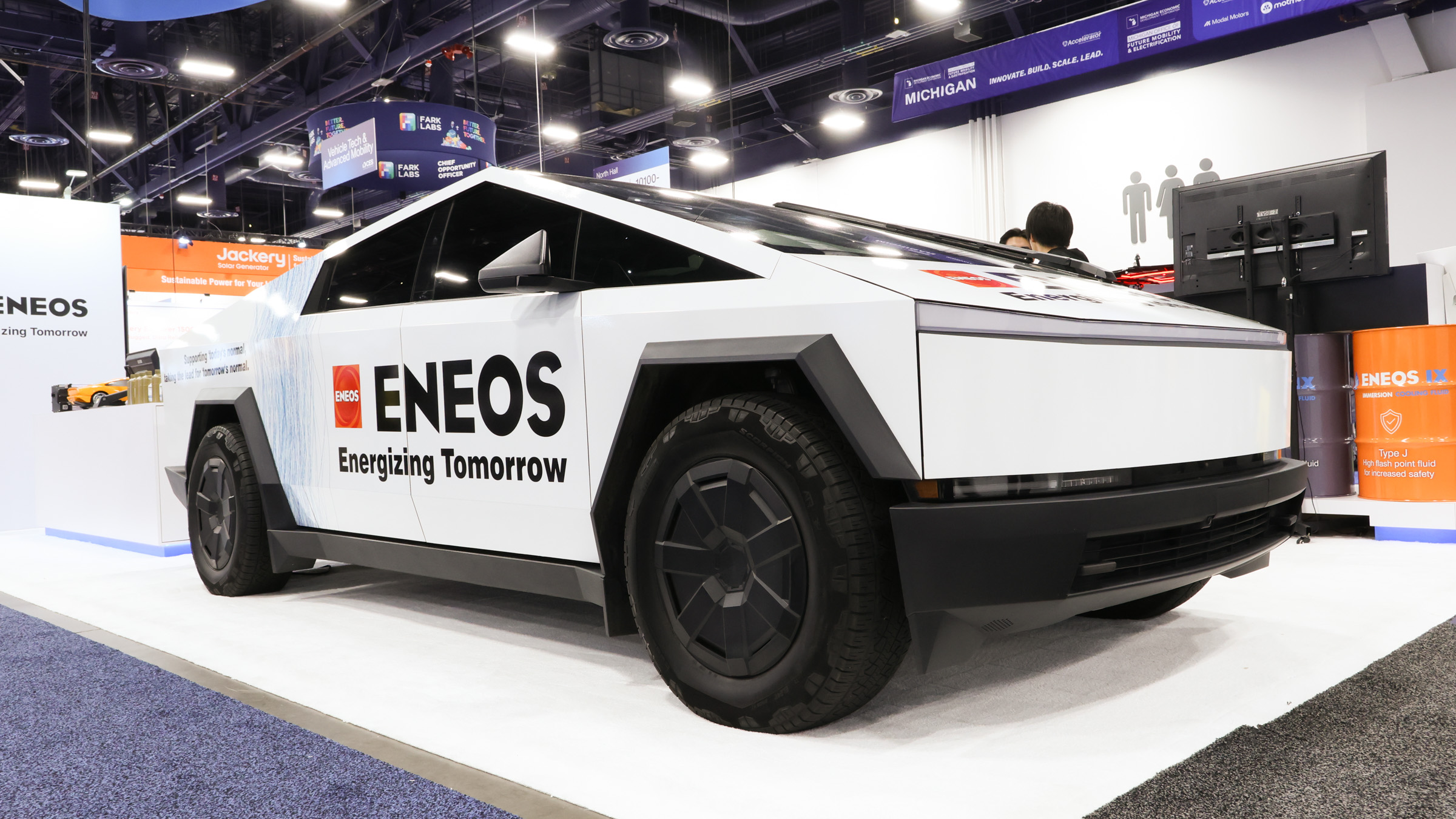 ドボンと浸して熱処理対策。ENEOSの冷却オイルでサーバーやバッテリー
