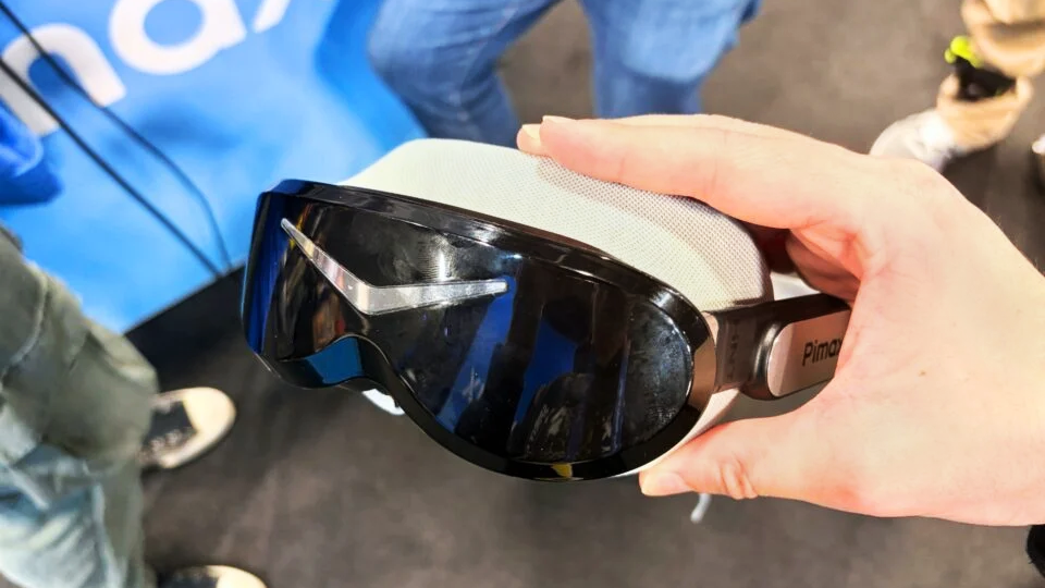 みんな待ってた「本当に軽いVRヘッドセット」完成。その重さ、ほぼ