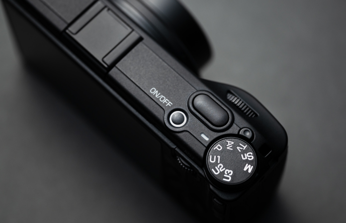白黒濃淡のグラデーションから伝わる美がある「RICOH GR IV Monochrome