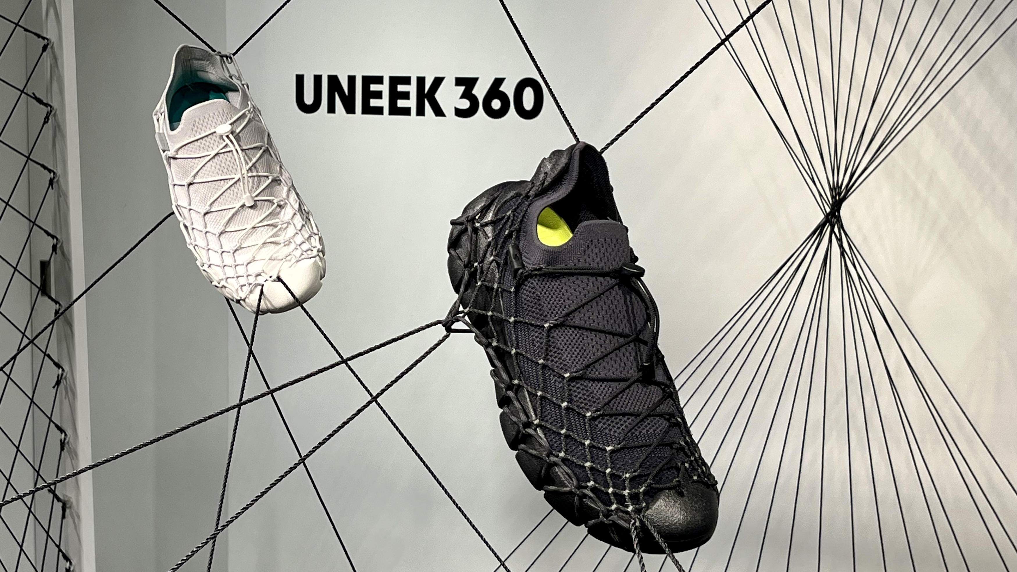 進化が止まらないKEENの「UNEEK」シリーズ。新作は2本のコードだけで