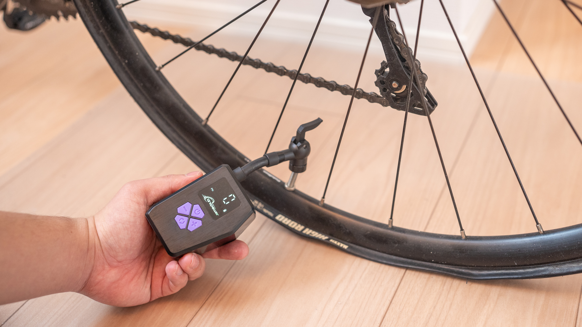 もう手動空気入れには戻れない。自転車乗りはサドルポーチに忍ばせと