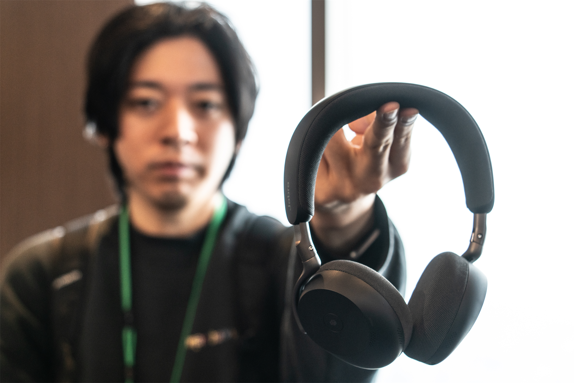 Jabraの新作は真横の絶叫すら消し去る。凄ヘッドホン「Evolve3