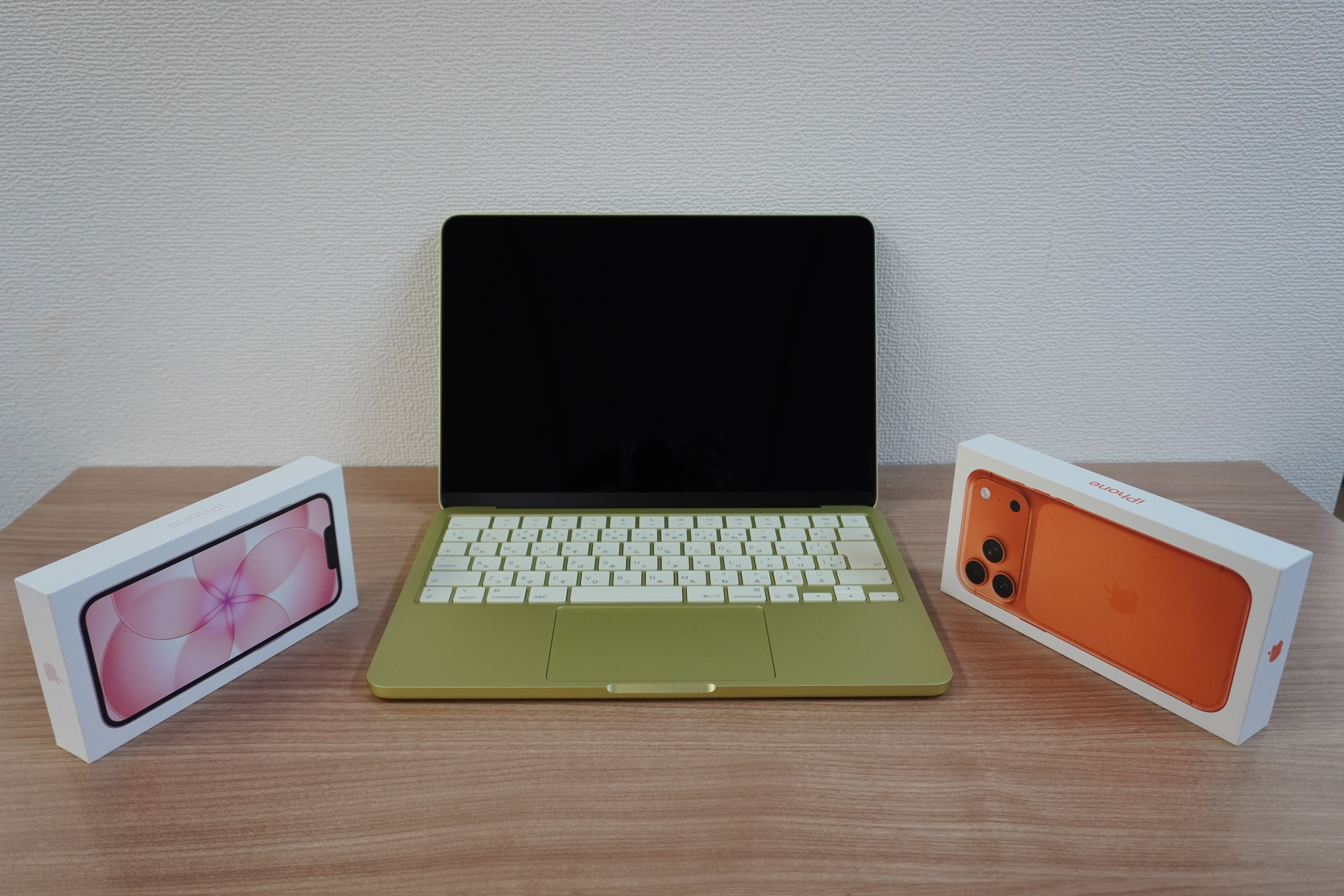 MacBook Neoのスピーカー、音量は十分。でも「低音」と「音のひろがり