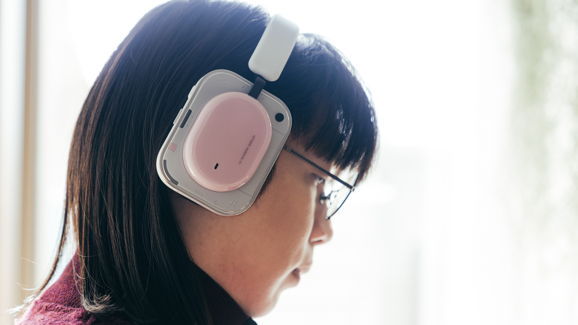 華やかカラーの「Nothing Headphone (a)」。フラッグシップとは別の 