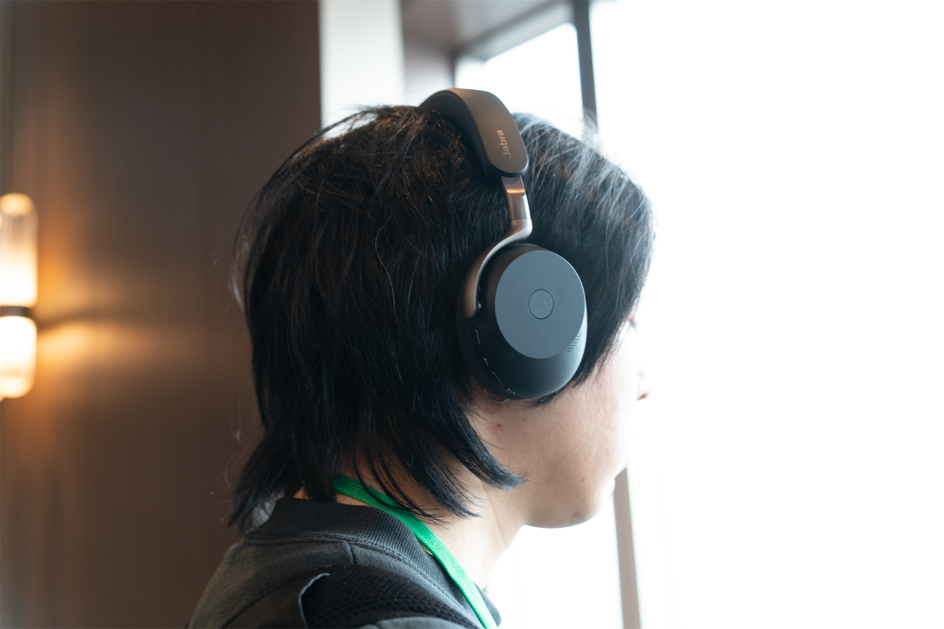 Jabraの新作は真横の絶叫すら消し去る。凄ヘッドホン「Evolve3