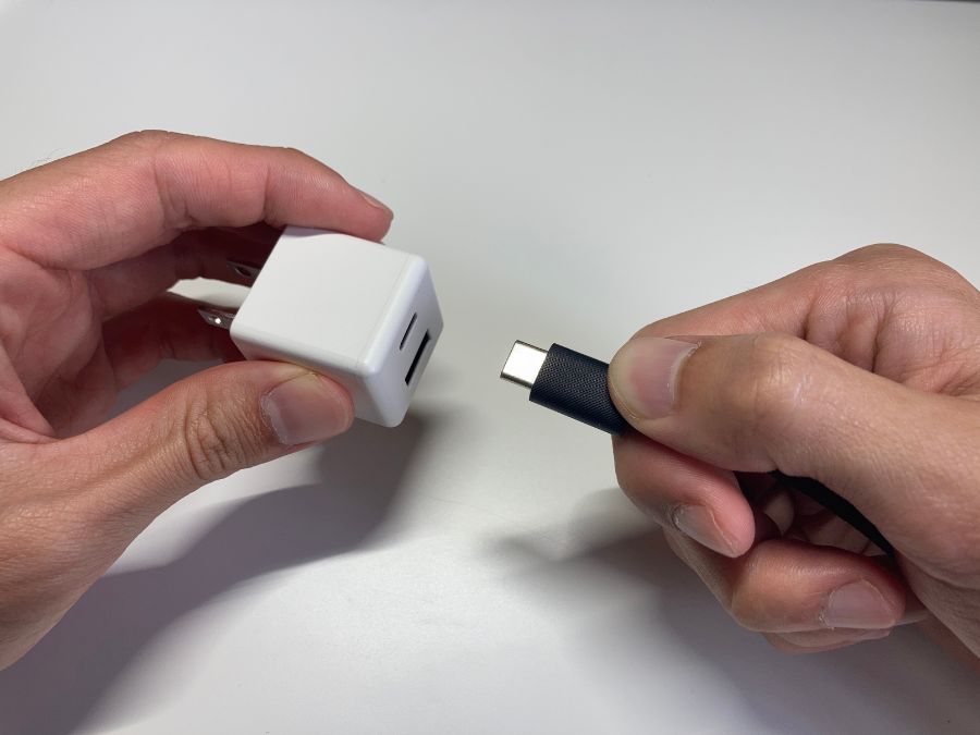 充電ポートには「フタ」をせよ。充電器を長生きさせる扱い方