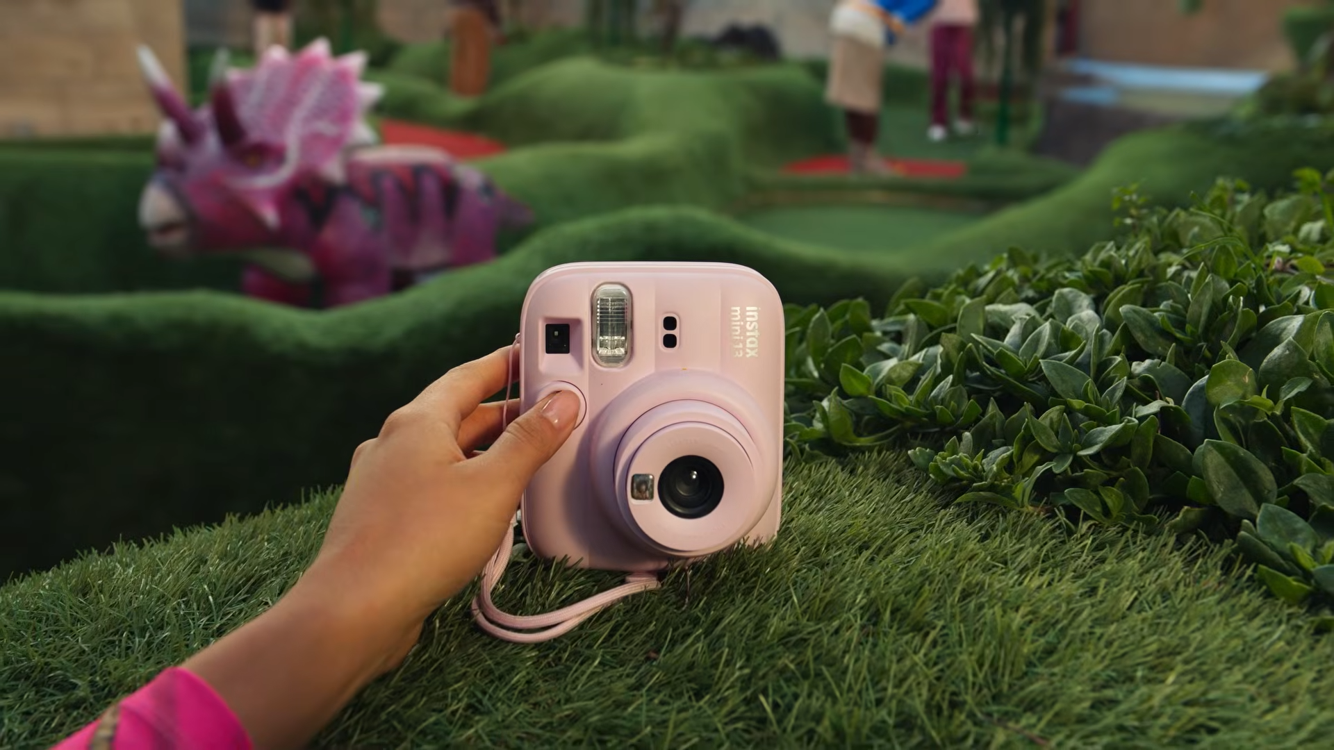 自撮りチェキが楽勝ウィィーン！ 最新機種「instax mini 13」出ます