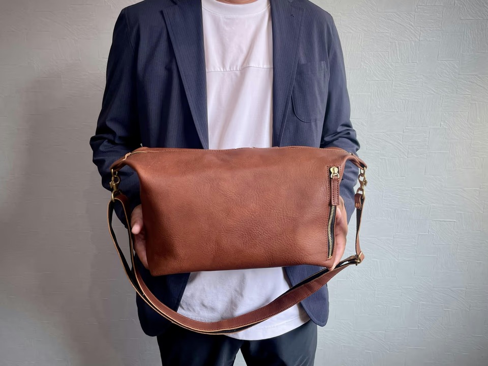 手作り？馬　彫刻　ショルダーバッグ　カバン　ウエスタン　革製品　アンティーク馬具 キズや摩擦はむしろご褒美。ガシガシ育てるヴィンテージ本革ショルダー