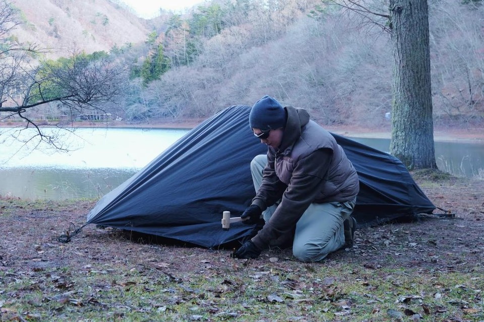 テント、コット、蚊帳が合体。これ1台で「寝室」が完結する