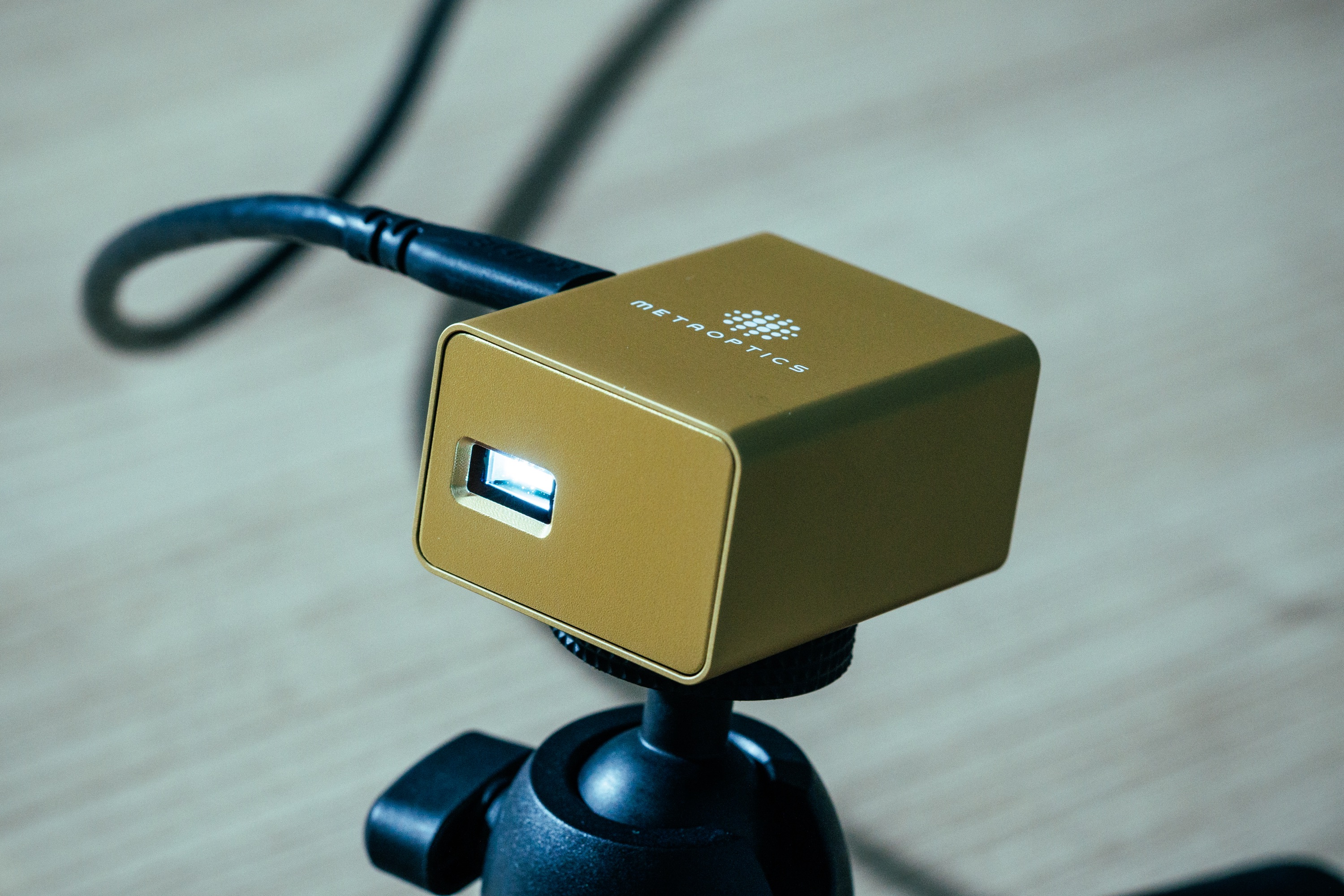 あと1日で終了！ ポケットに入る超小型プロジェクター「Pico