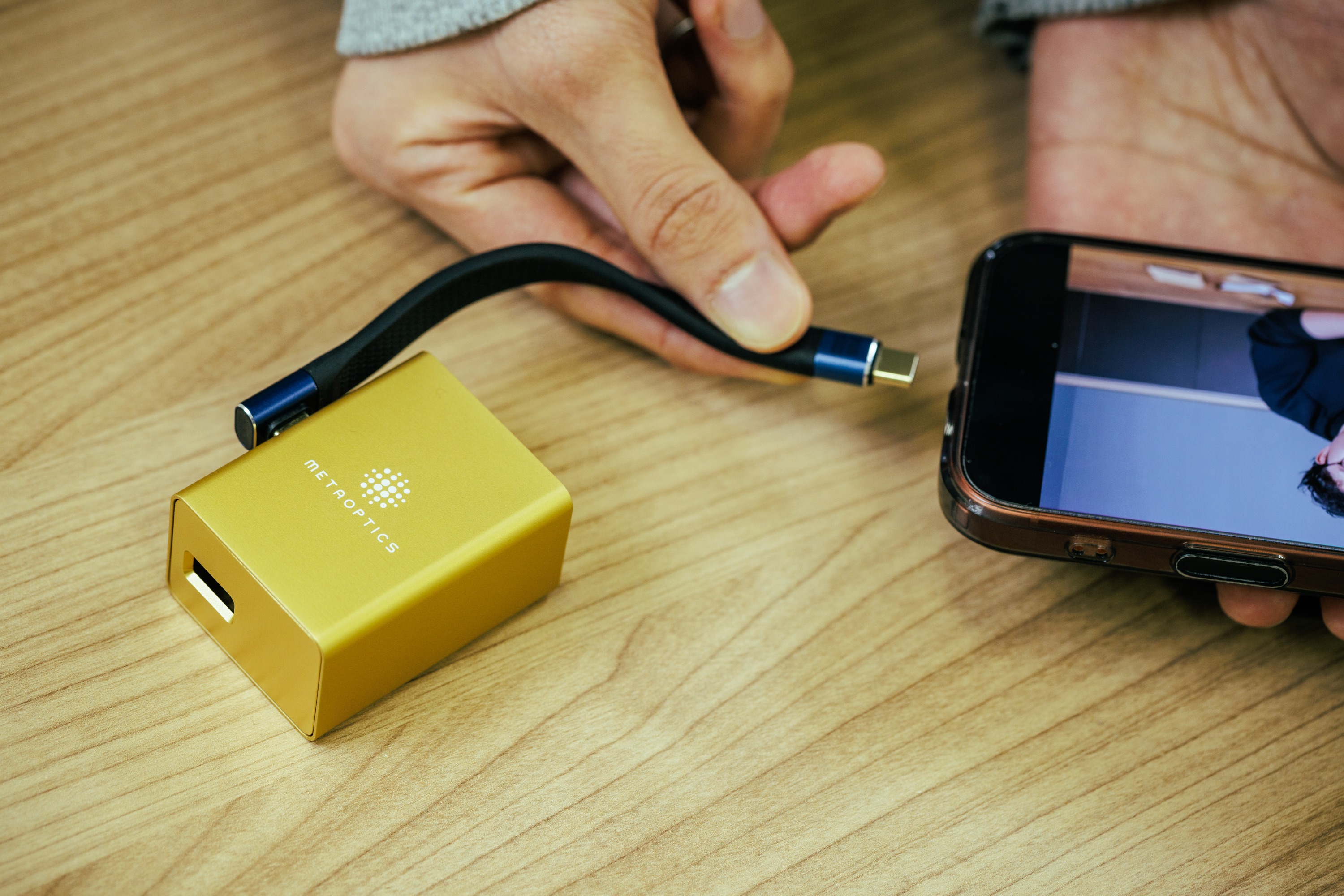 あと1日で終了！ ポケットに入る超小型プロジェクター「Pico