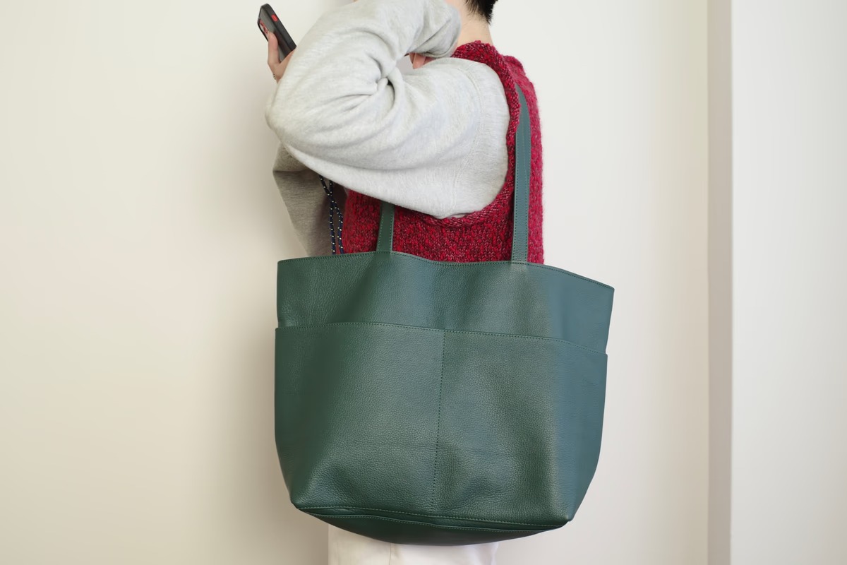 革のエコバッグ 本革なのに「エコバッグ感覚」でたためるってマジ？ 休日も仕事も