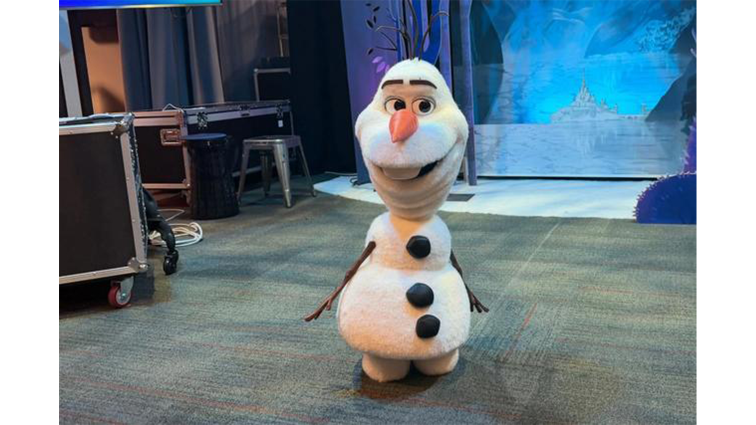 Olaf Quantius　オラフ・クアンティウス ディズニーランドで珍事件。AI搭載の「ロボットオラフ」、デビューする