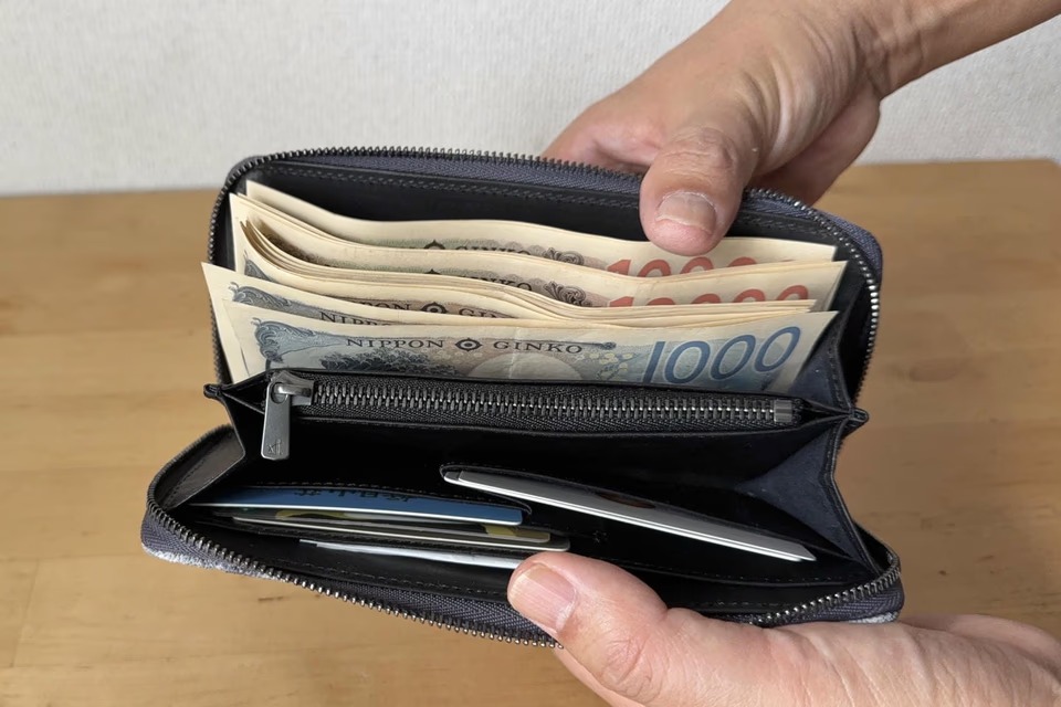 革好きも唸る！「未体験の象革」で作ったコンパクト長財布