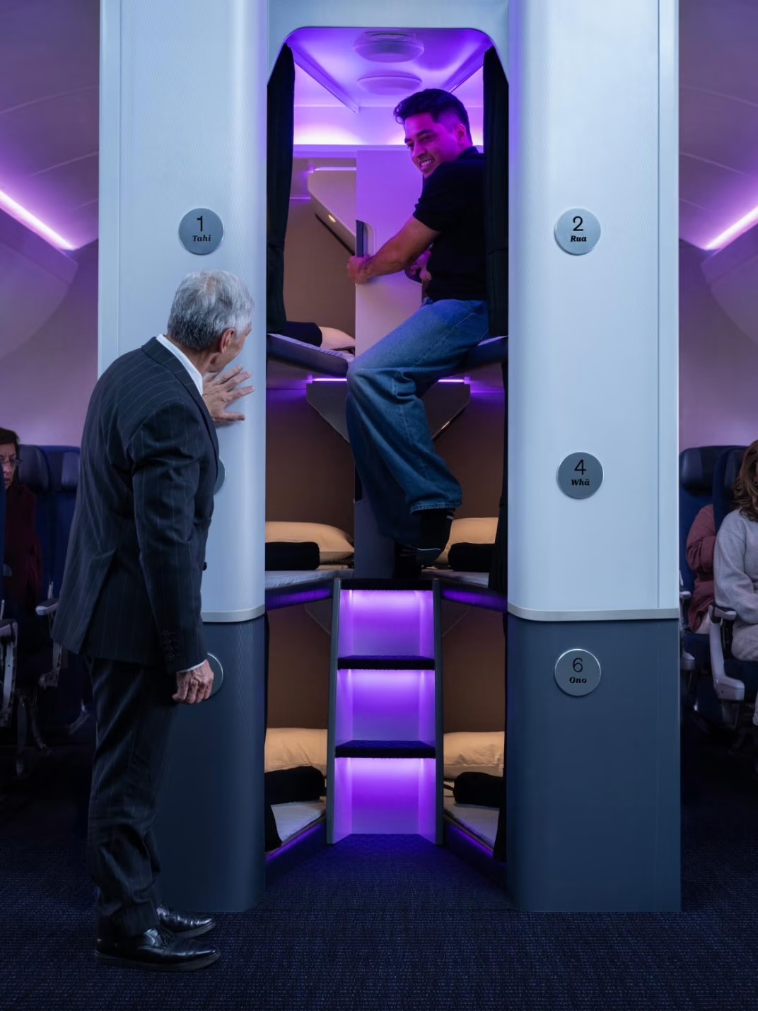 ごろ寝フライトが流行中？ ニュージーランド航空が「三段ベッド」導入