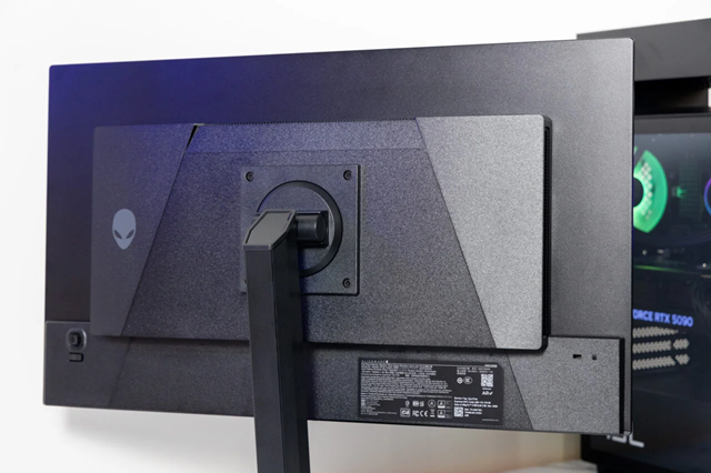 思ったより安い。Alienwareの27インチゲーミングモニター「AW2726DM
