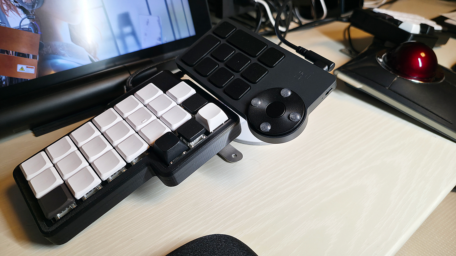自作キーボード」界隈のおとなり「論理配列」界隈。日本語の入力効率を