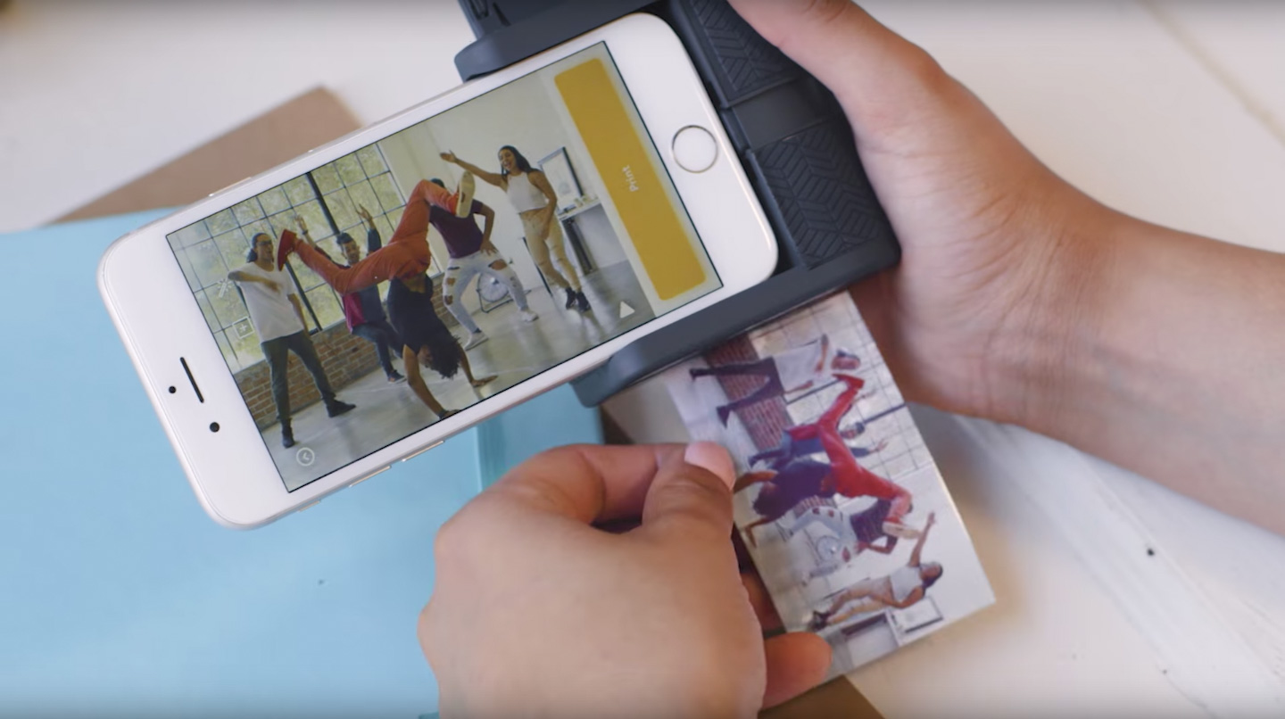 スマホの写真をその場で手軽にプリントできちゃう、iPhone用小型