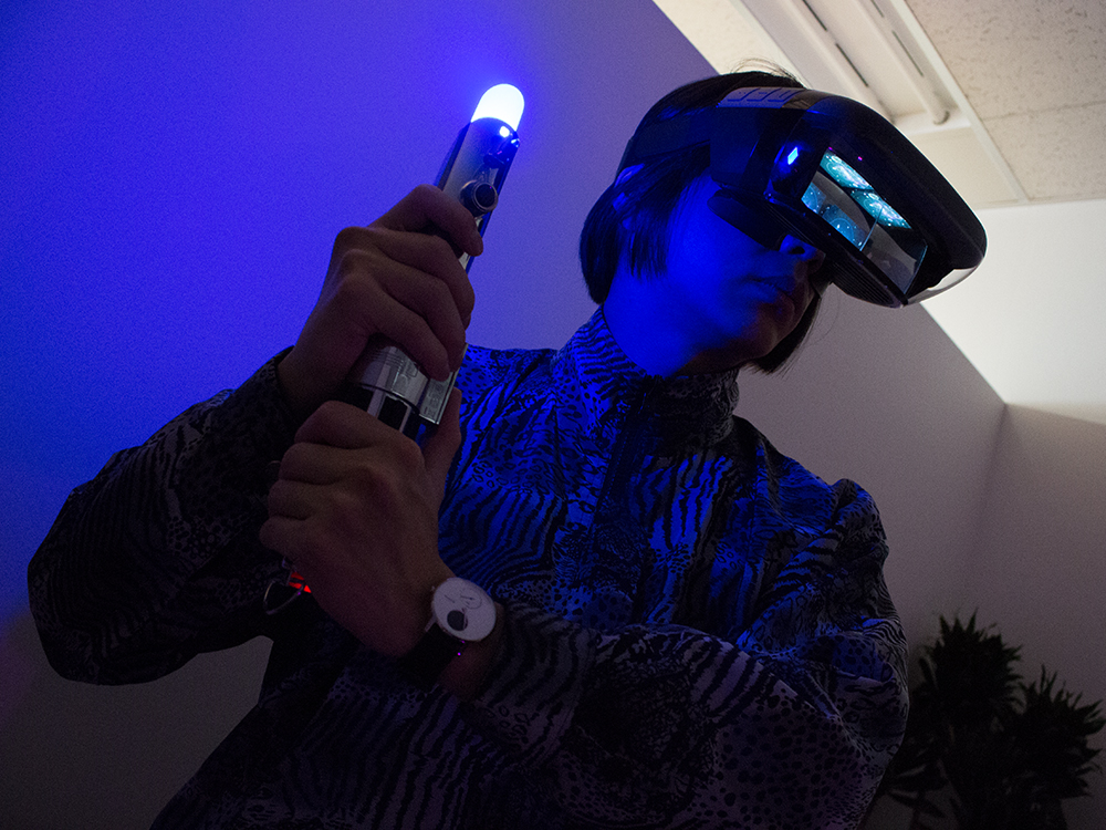 その手にライトセーバーの感触を。ARヘッドセットで楽しむ「Star Wars