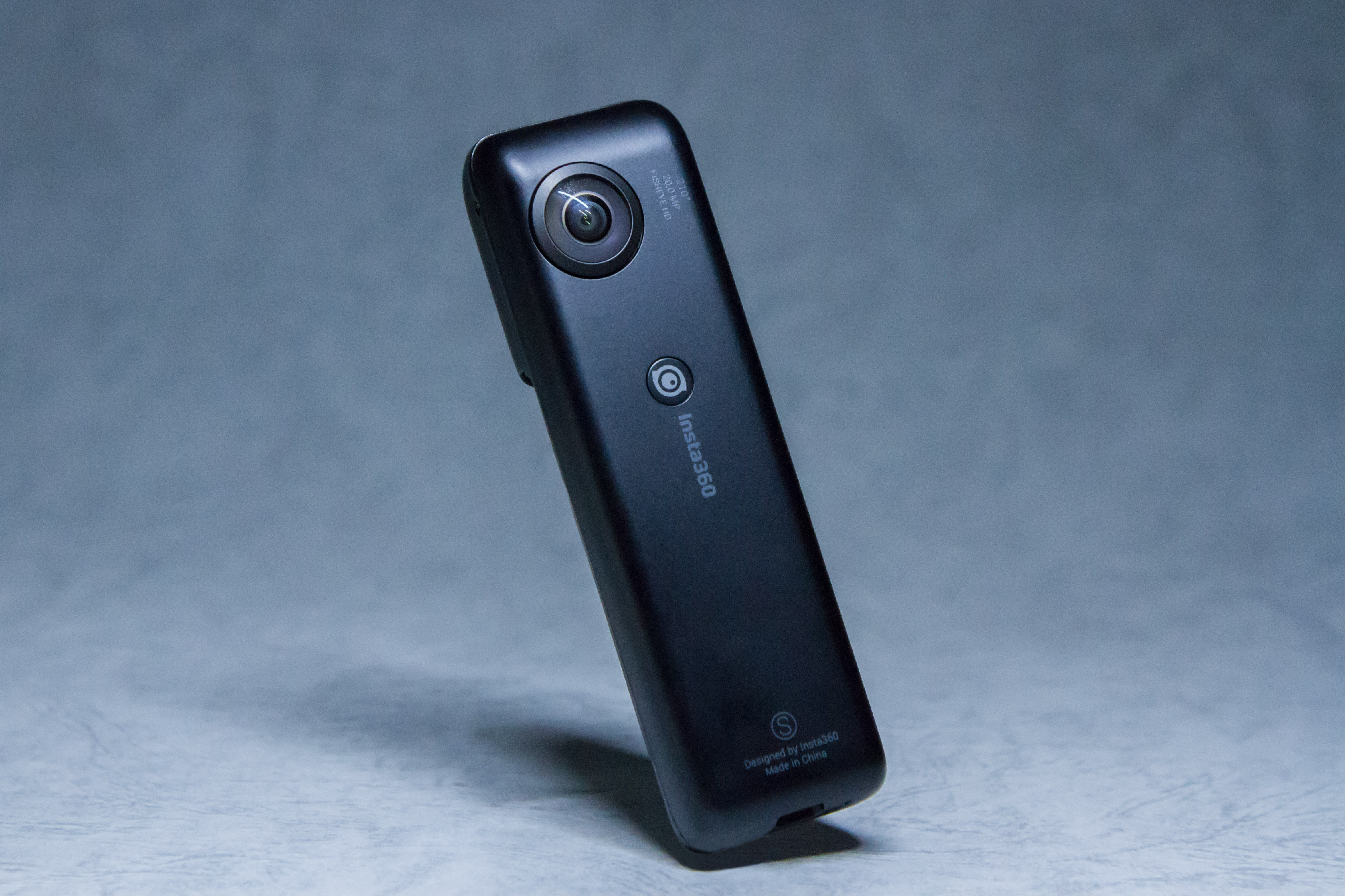 Insta360 Nano S ハンズオン：iPhoneにつける360°カメラが4Kに進化
