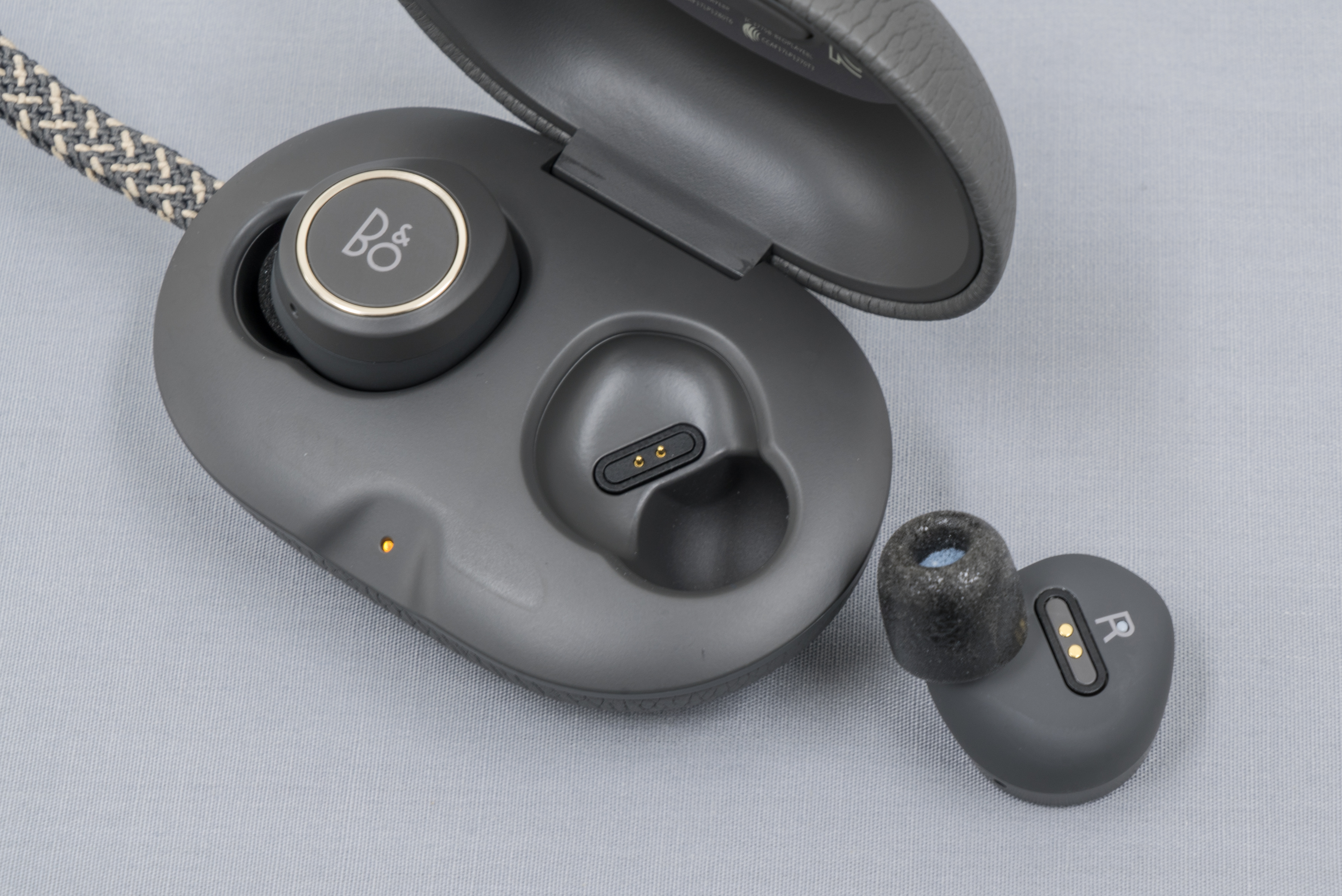 B＆Oの左右独立型イヤホン「Beoplay E8」レビュー：もはや音質だけが