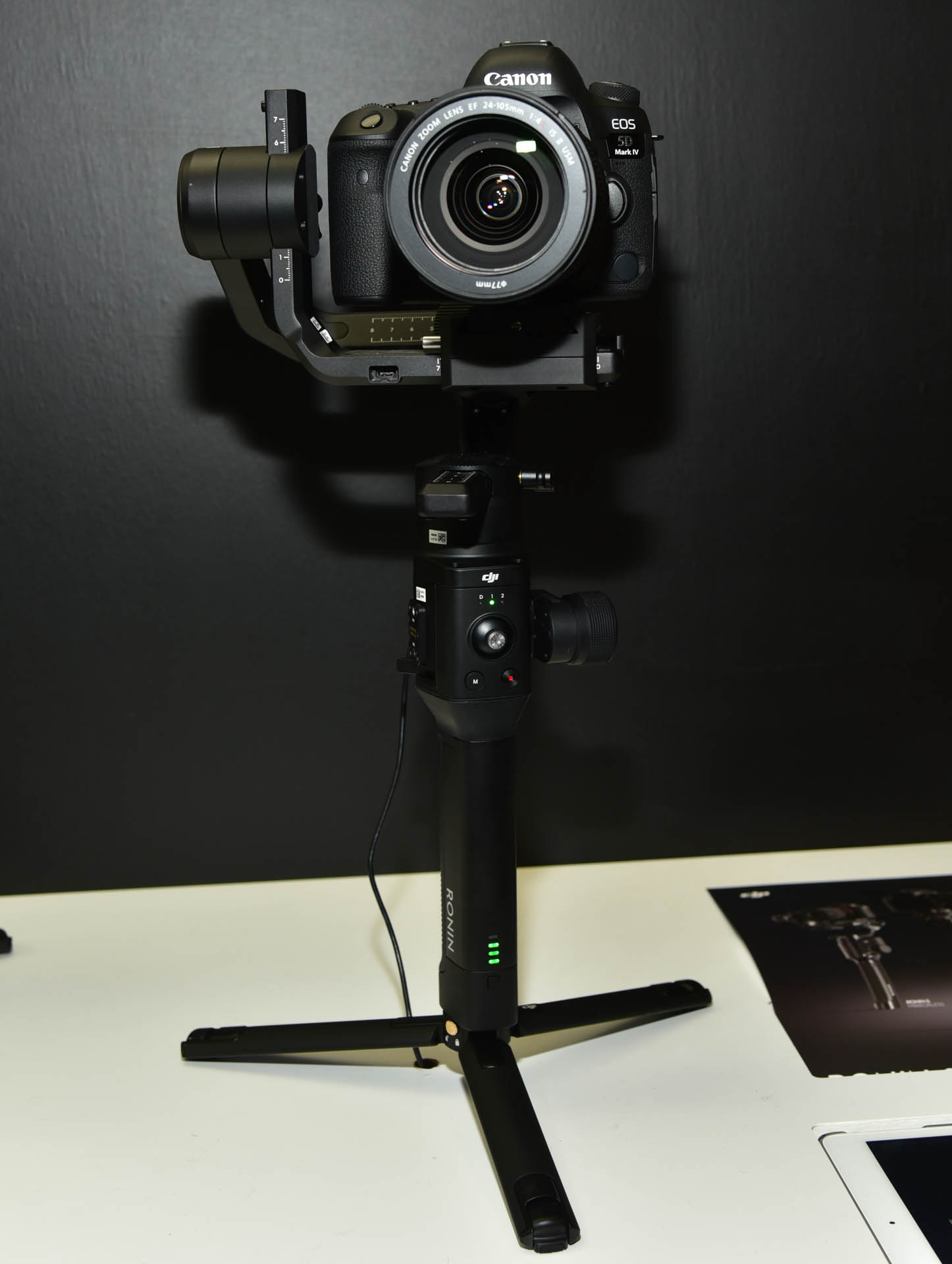 一眼デジカメ用片手ジンバルの「DJI Ronin-S」が実は両手持ち推奨だっ