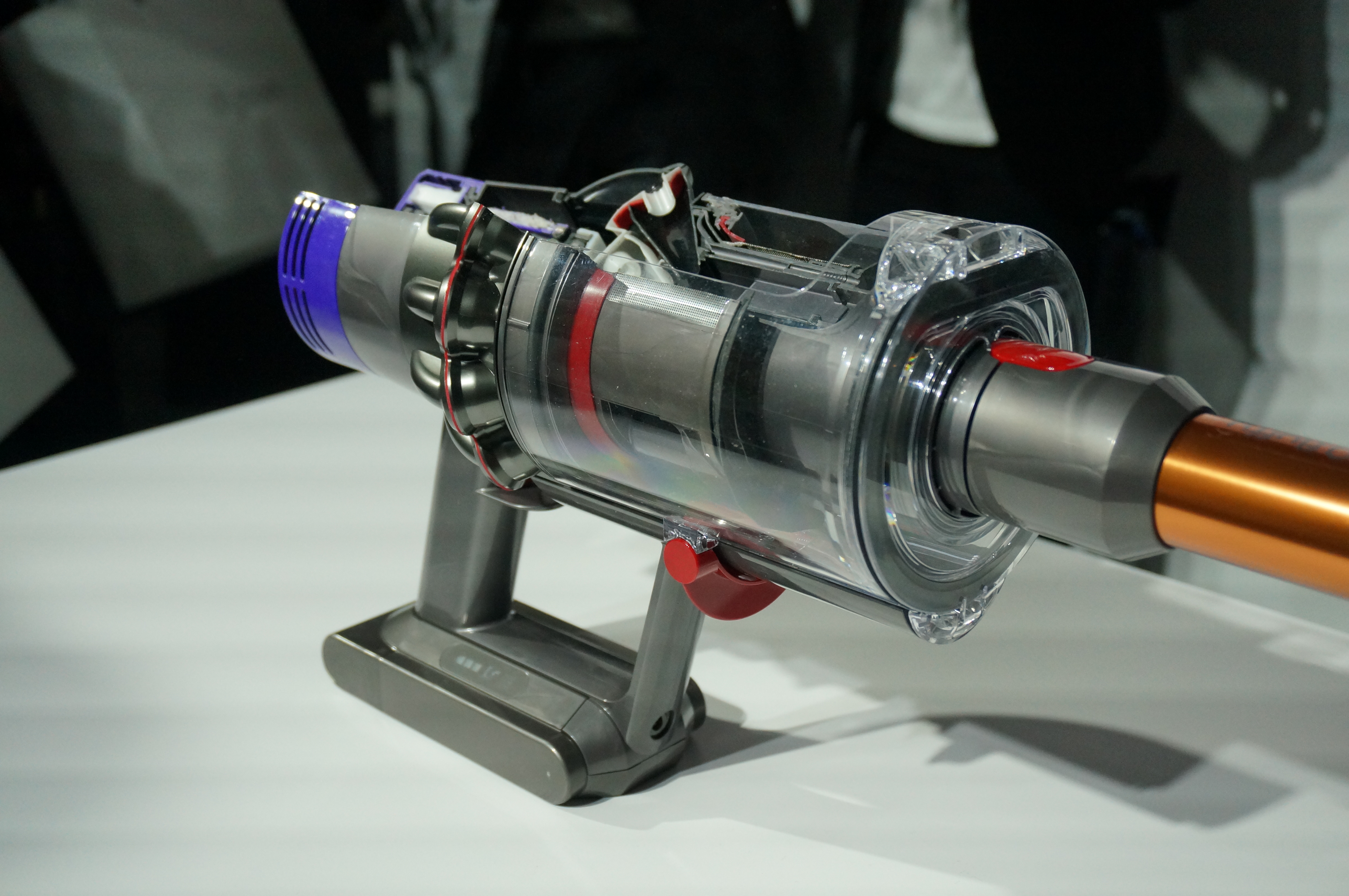 最新コードレス掃除機「Dyson Cyclone V10」発表。ダイソンの理想と