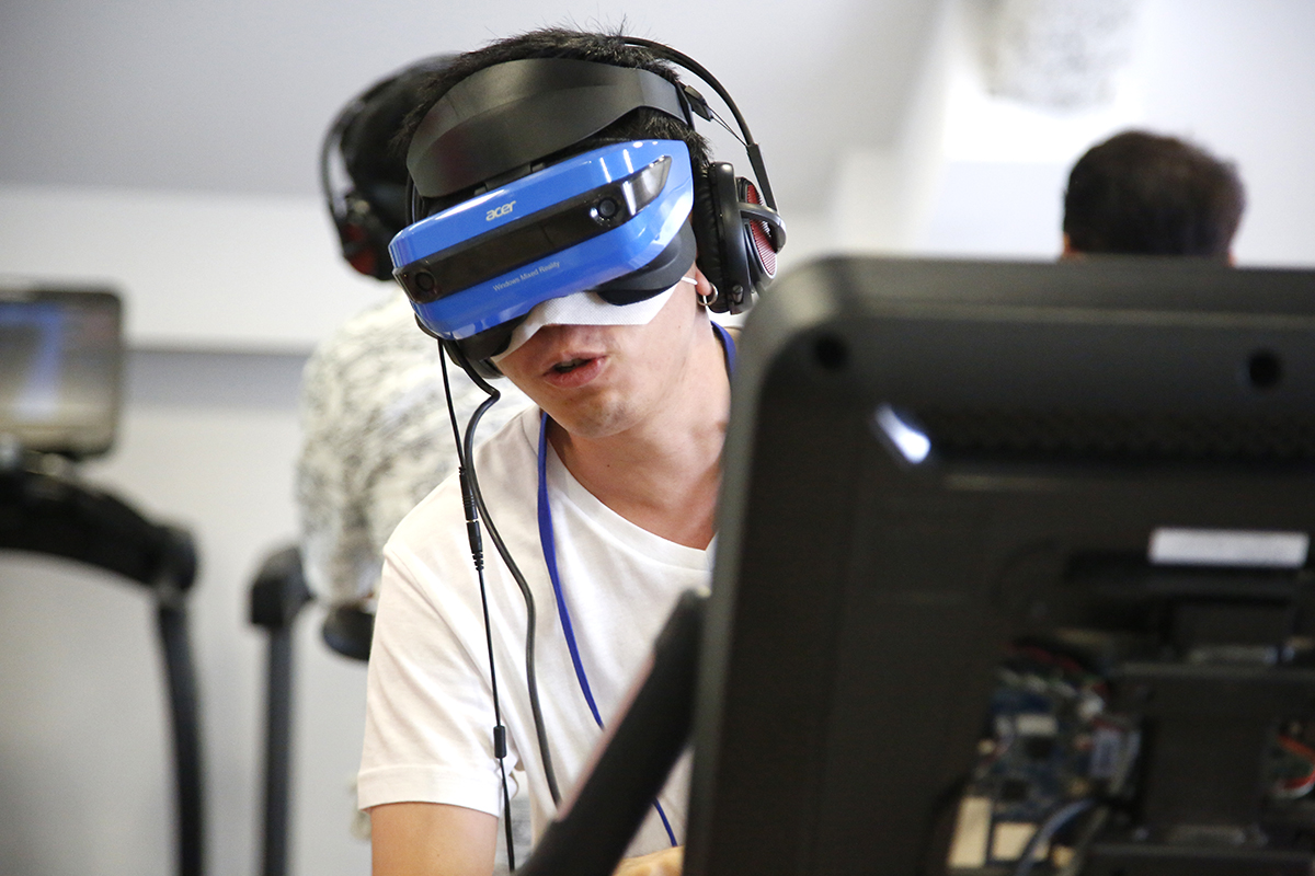 エアロバイクし「ながら」VR。テクノロジーでフィットネスに大変革が 