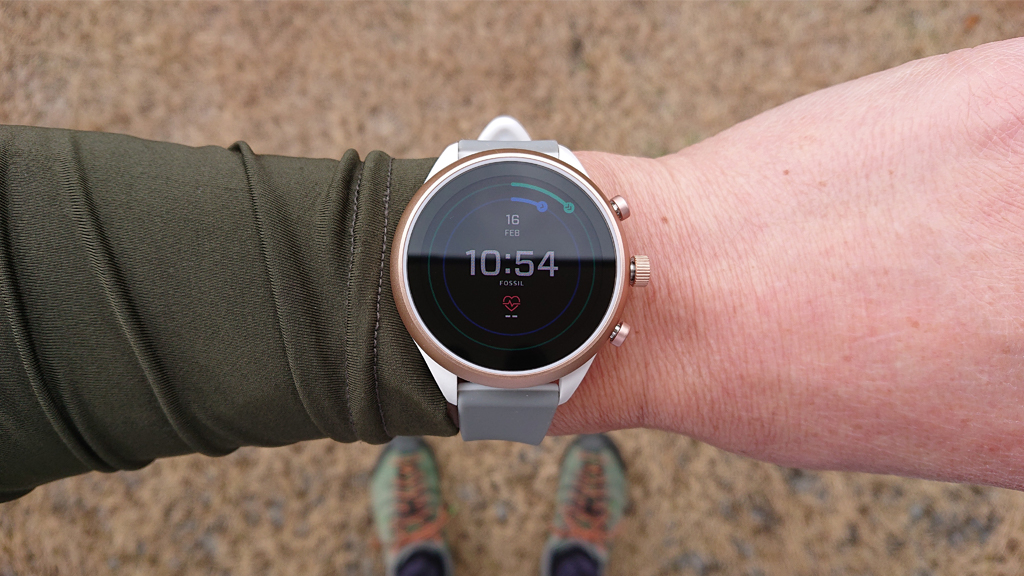 中身はフツーだけど、惚れ惚れするほどナイスなデザイン：Fossil Sport