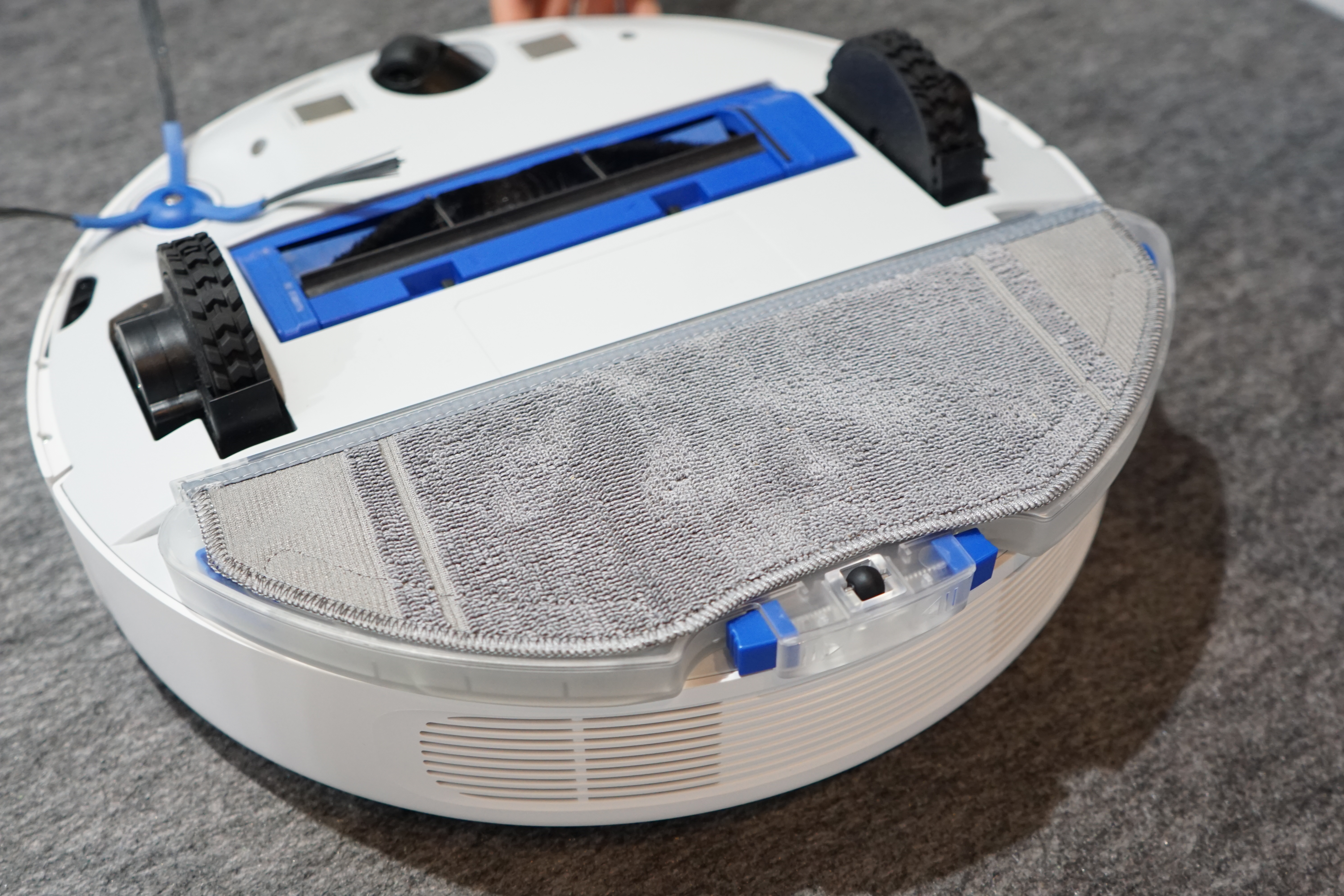 水拭き＋マッピング。無敵の布陣のロボット掃除機「RoboVac L70 Hybrid