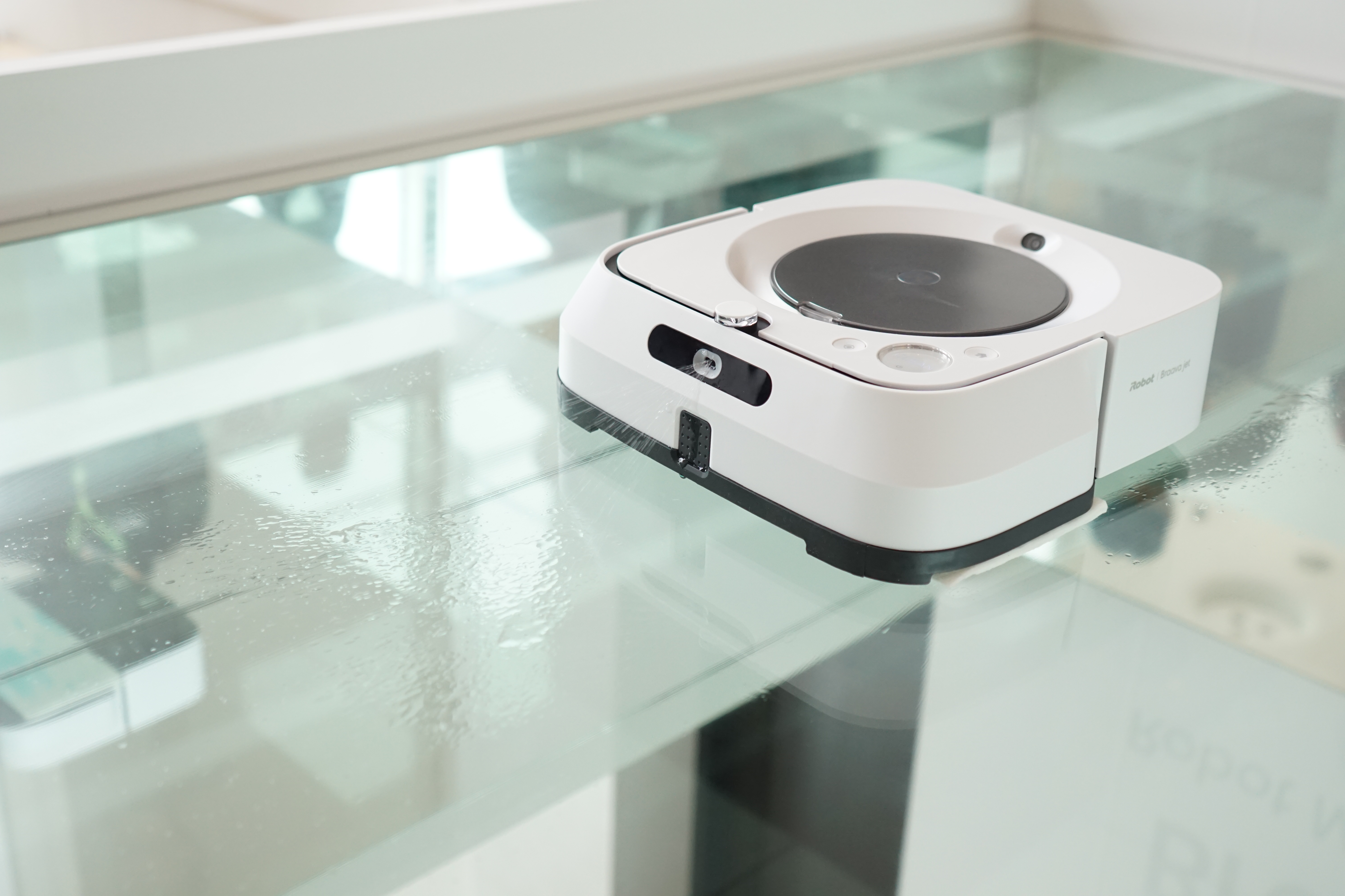 拭き掃除ロボット「ブラーバジェットm6」登場。ルンバとタッグでお掃除