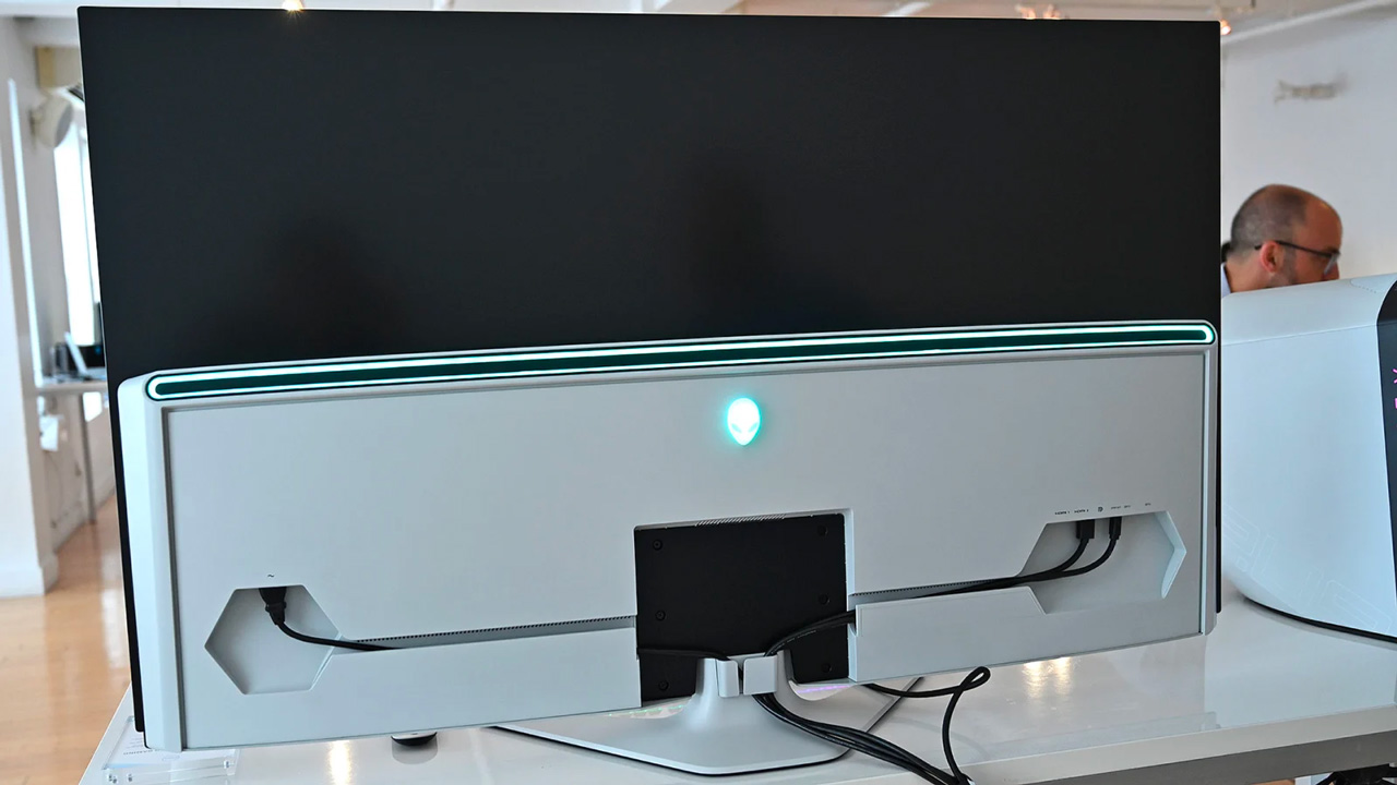 OLEDは世界初！ Alienware 55 OLEDゲーミングモニタ ファーストルック