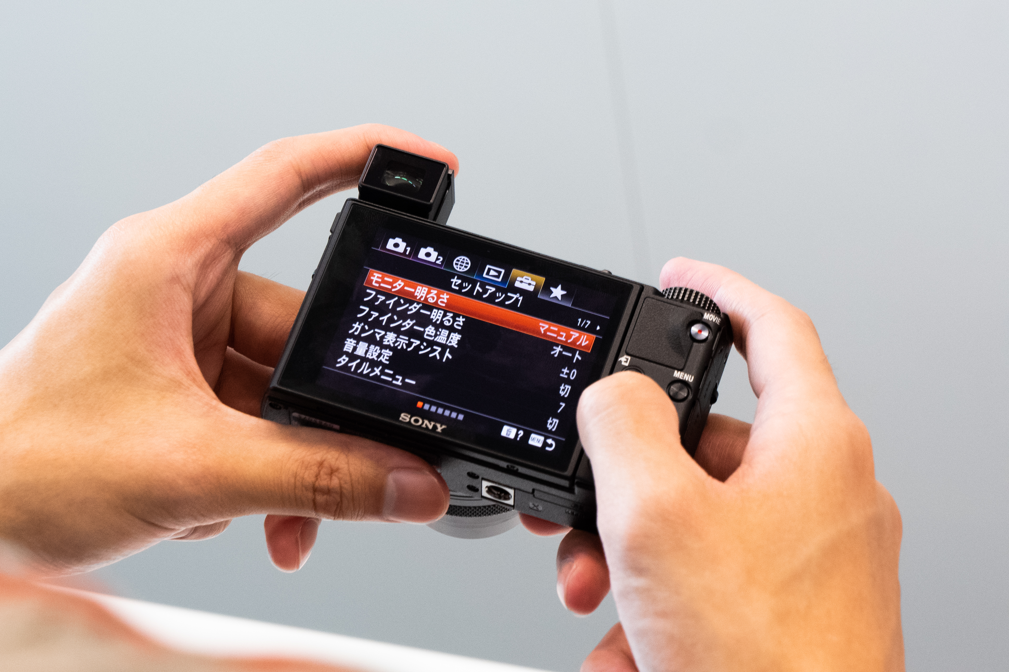 ソニーの新型コンパクトカメラ「RX100 VII」レビュー：14万円は高く