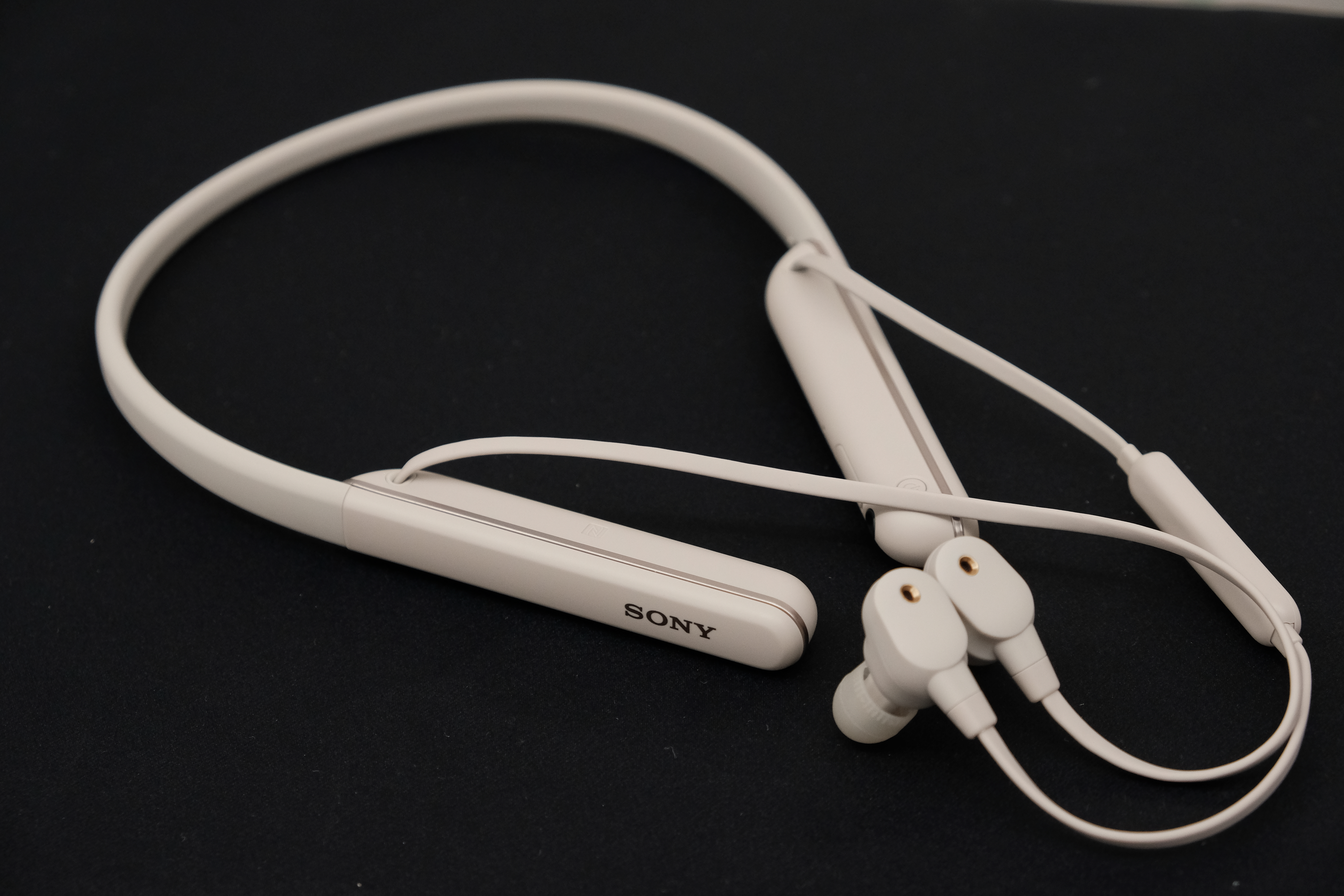 ソニーのイヤホン「WI-1000XM2」は12月7日発売。ネックバンドだから