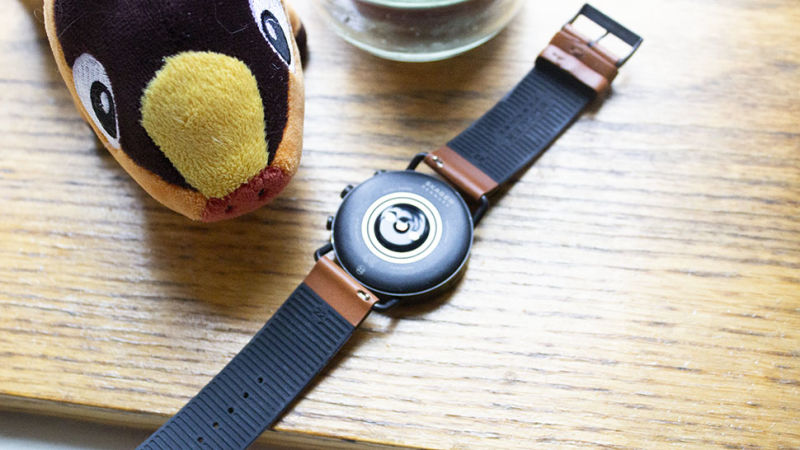 Skagen Falster 3」レビュー：見た目はレザーなのに汗に強いストラップ