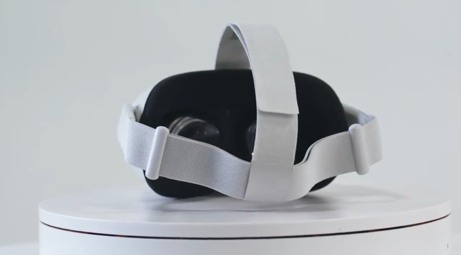 Oculus Quest 2」は性能グッとUP。Facebook自身がポロリしちゃう